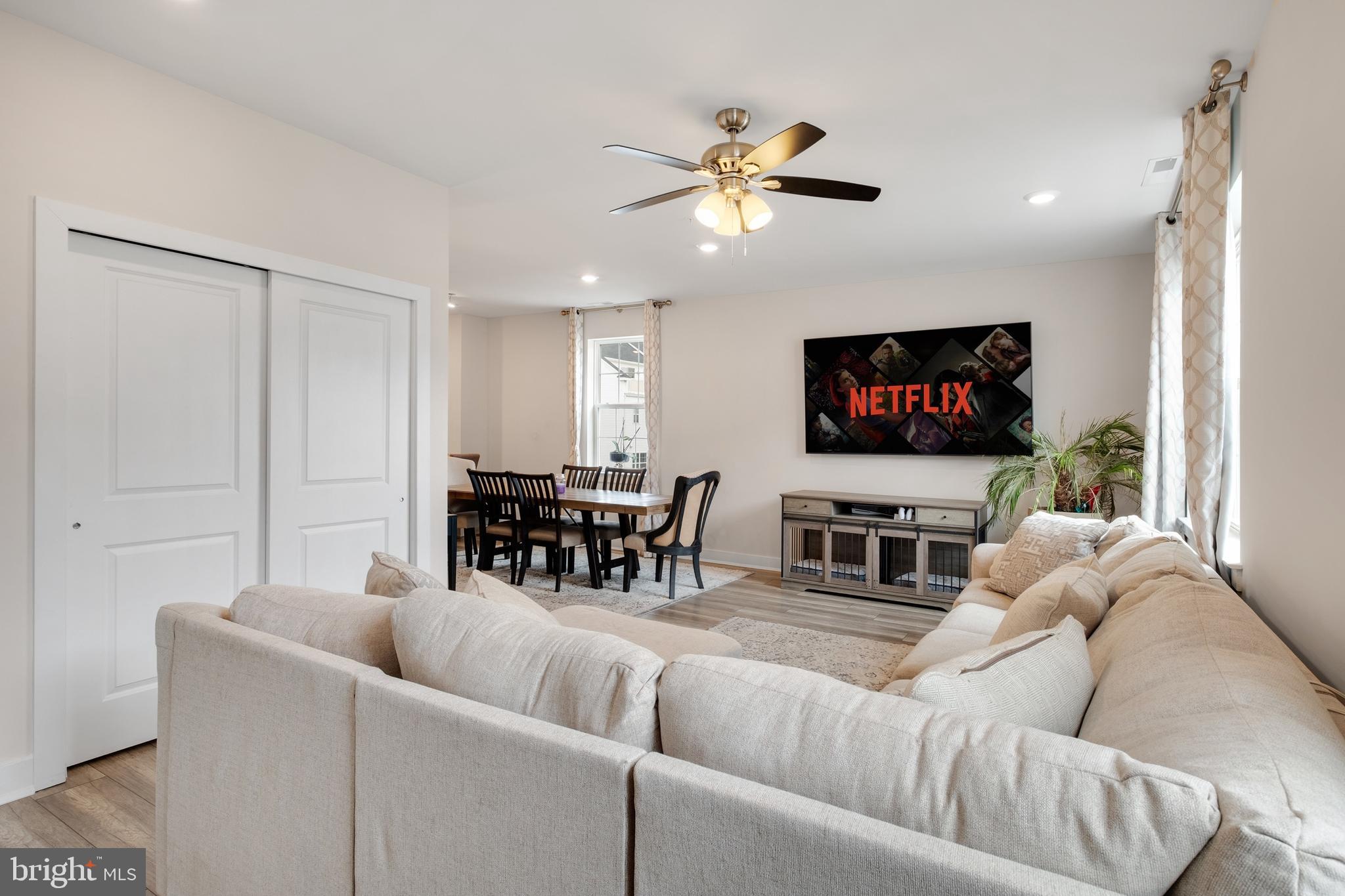 WATERSIDE - Residential