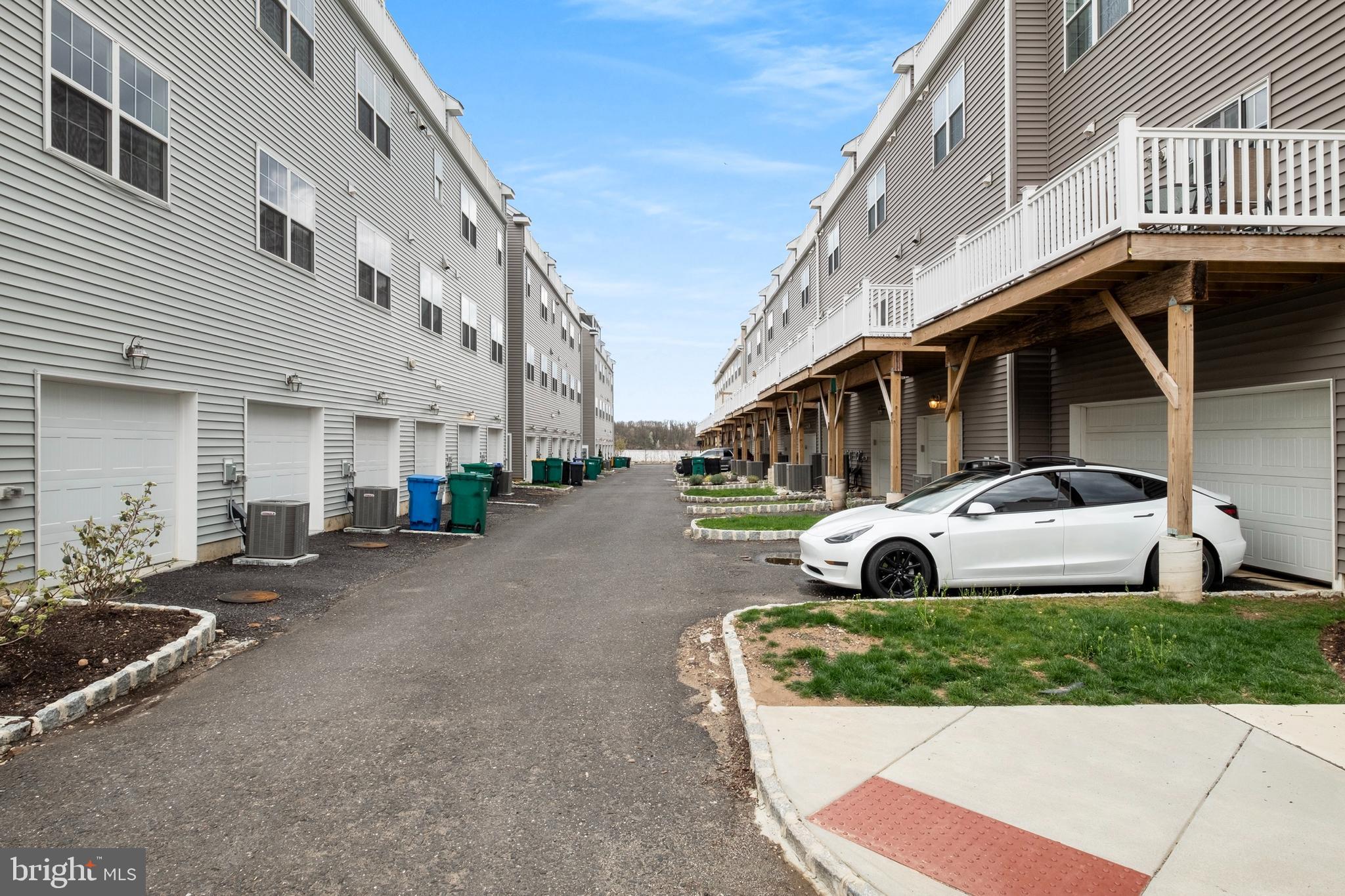 WATERSIDE - Residential