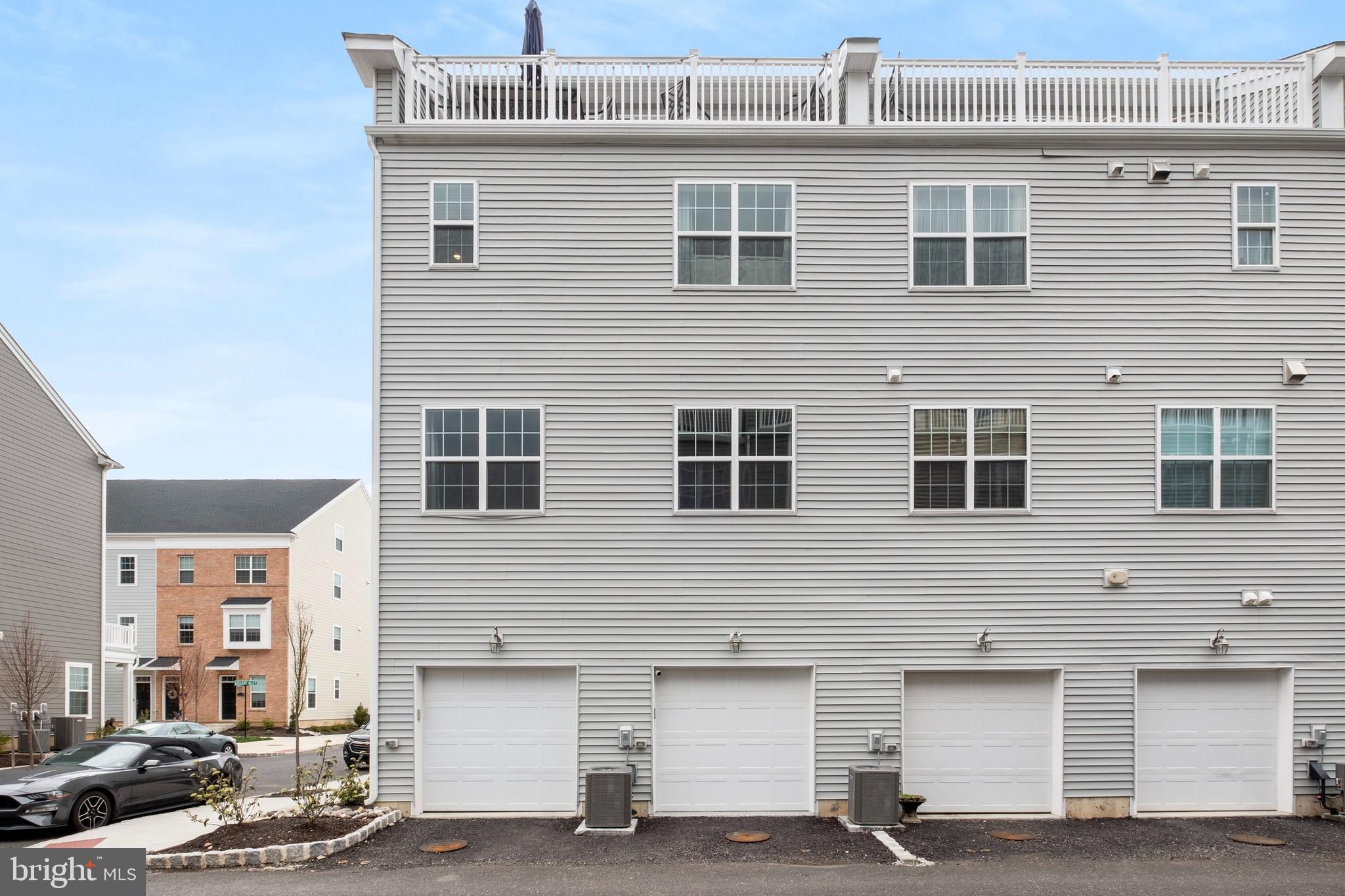 WATERSIDE - Residential