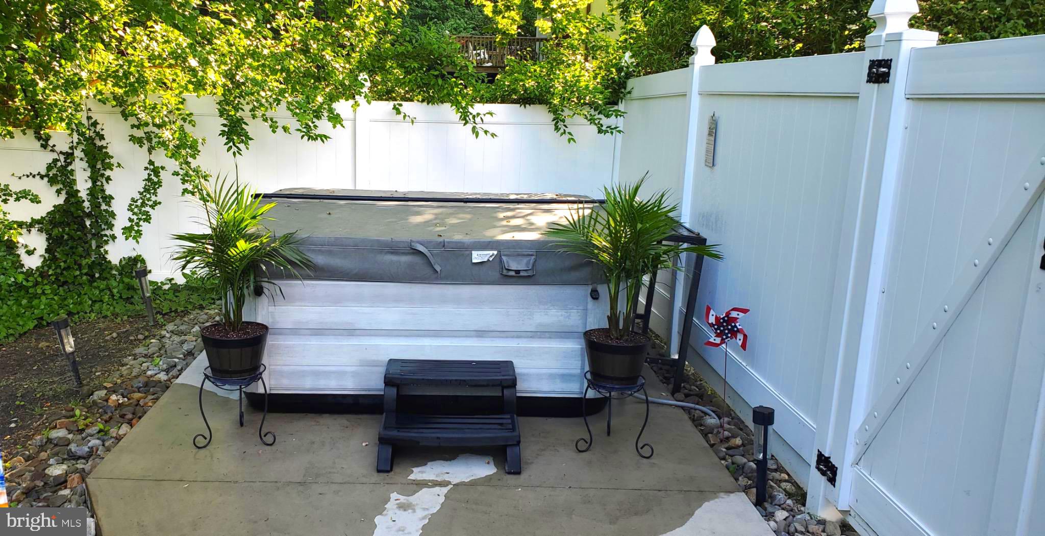 WOODS OF ASHBRIDGE - Residential