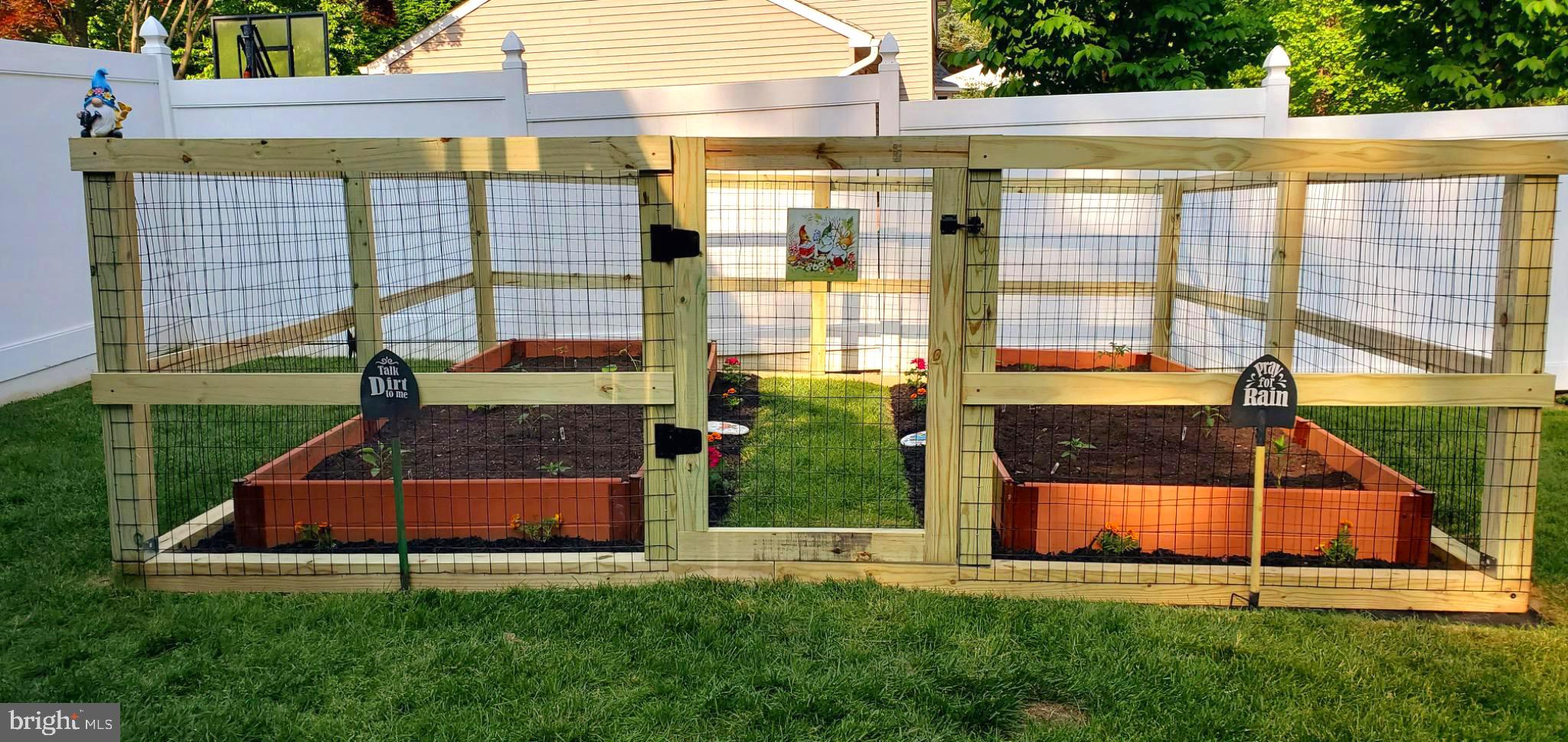 WOODS OF ASHBRIDGE - Residential