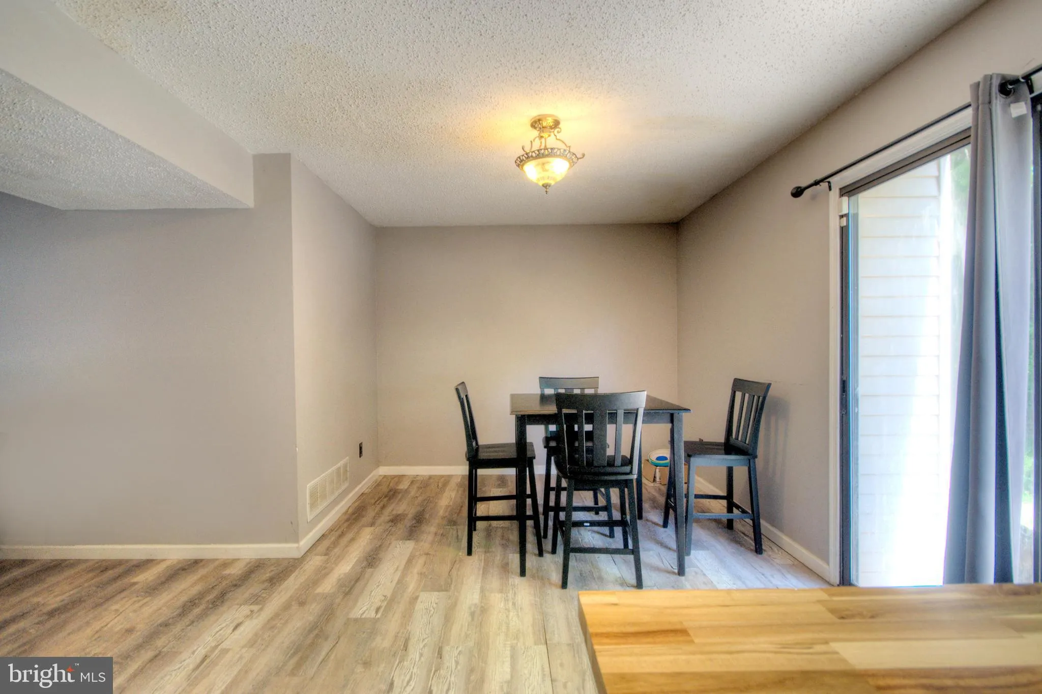 Clementon, New Jersey 08021, United States, 3 Bedrooms Bedrooms, ,2 BathroomsBathrooms,Residential,Contingent,135334