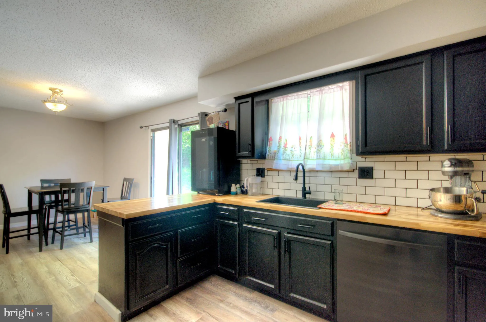 Clementon, New Jersey 08021, United States, 3 Bedrooms Bedrooms, ,2 BathroomsBathrooms,Residential,Contingent,135334