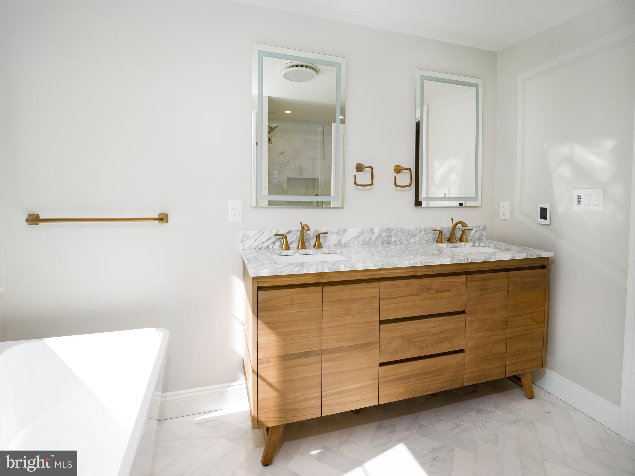 EARLES LAKE - Residential