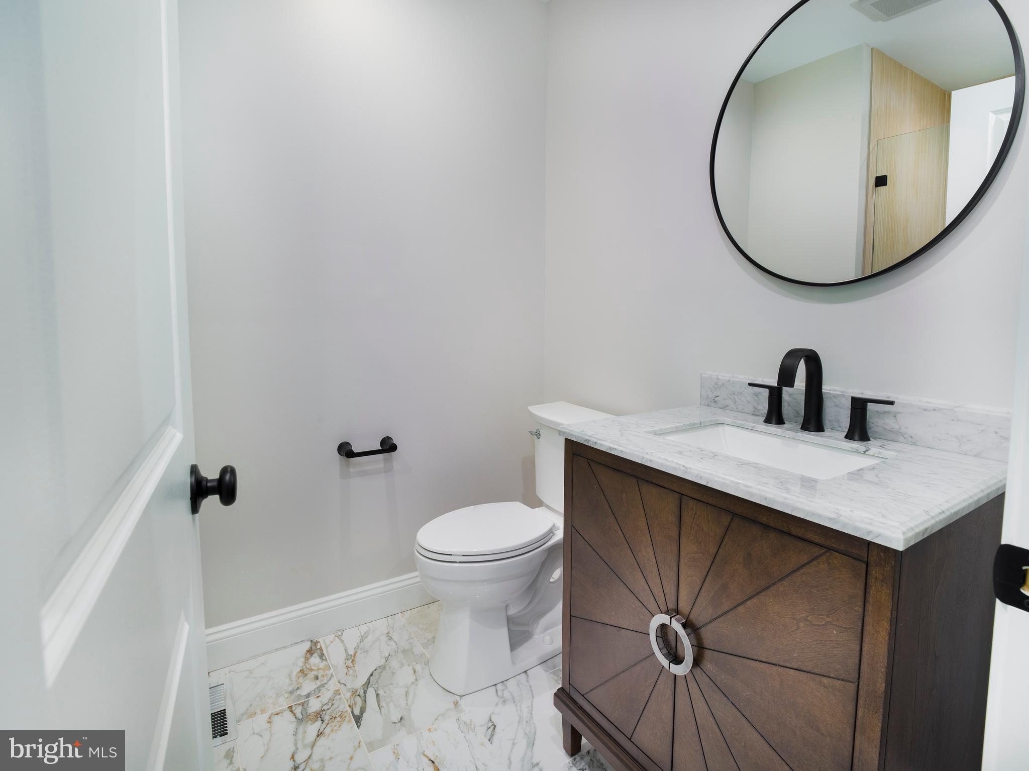 EARLES LAKE - Residential