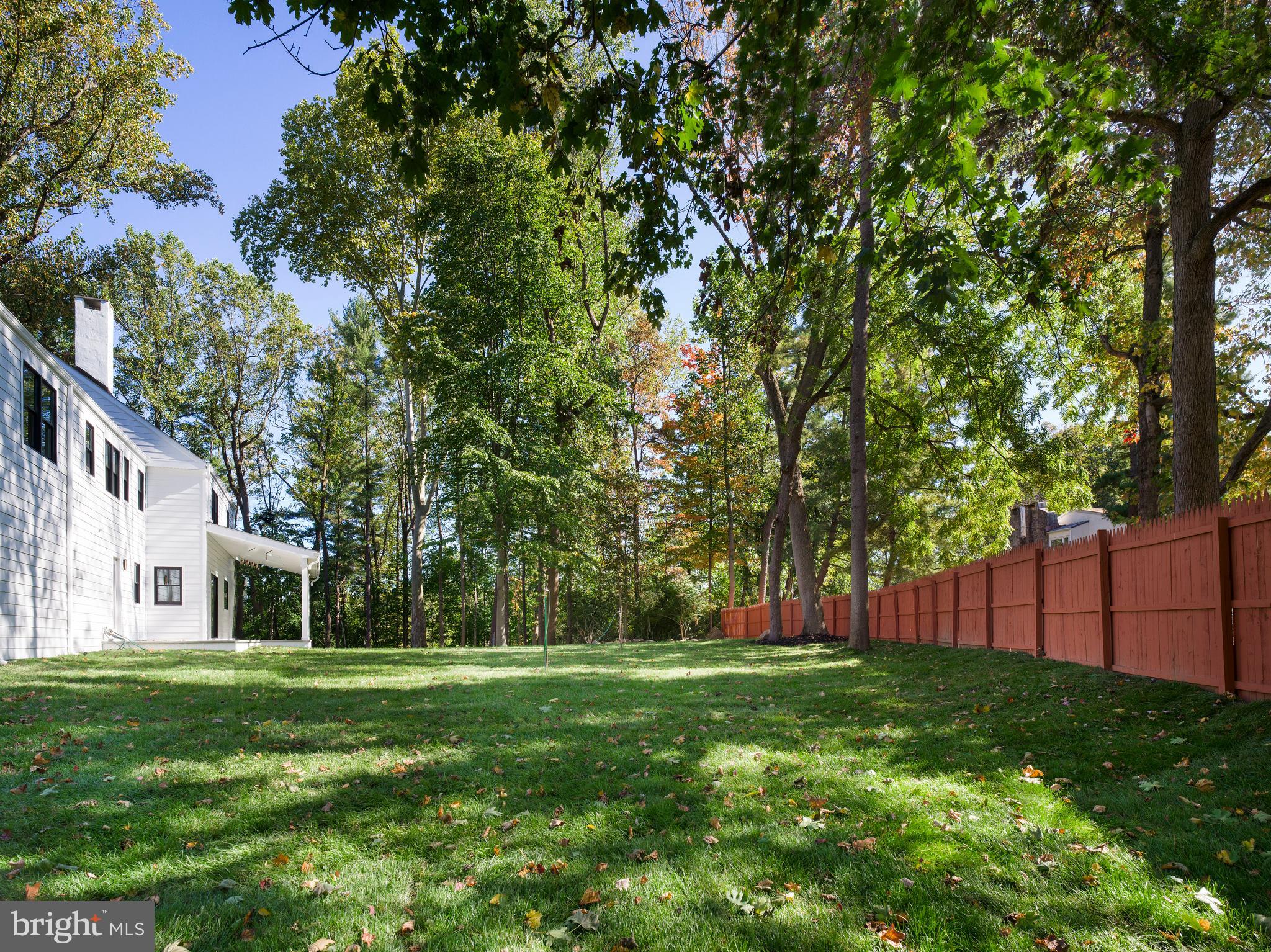 EARLES LAKE - Residential