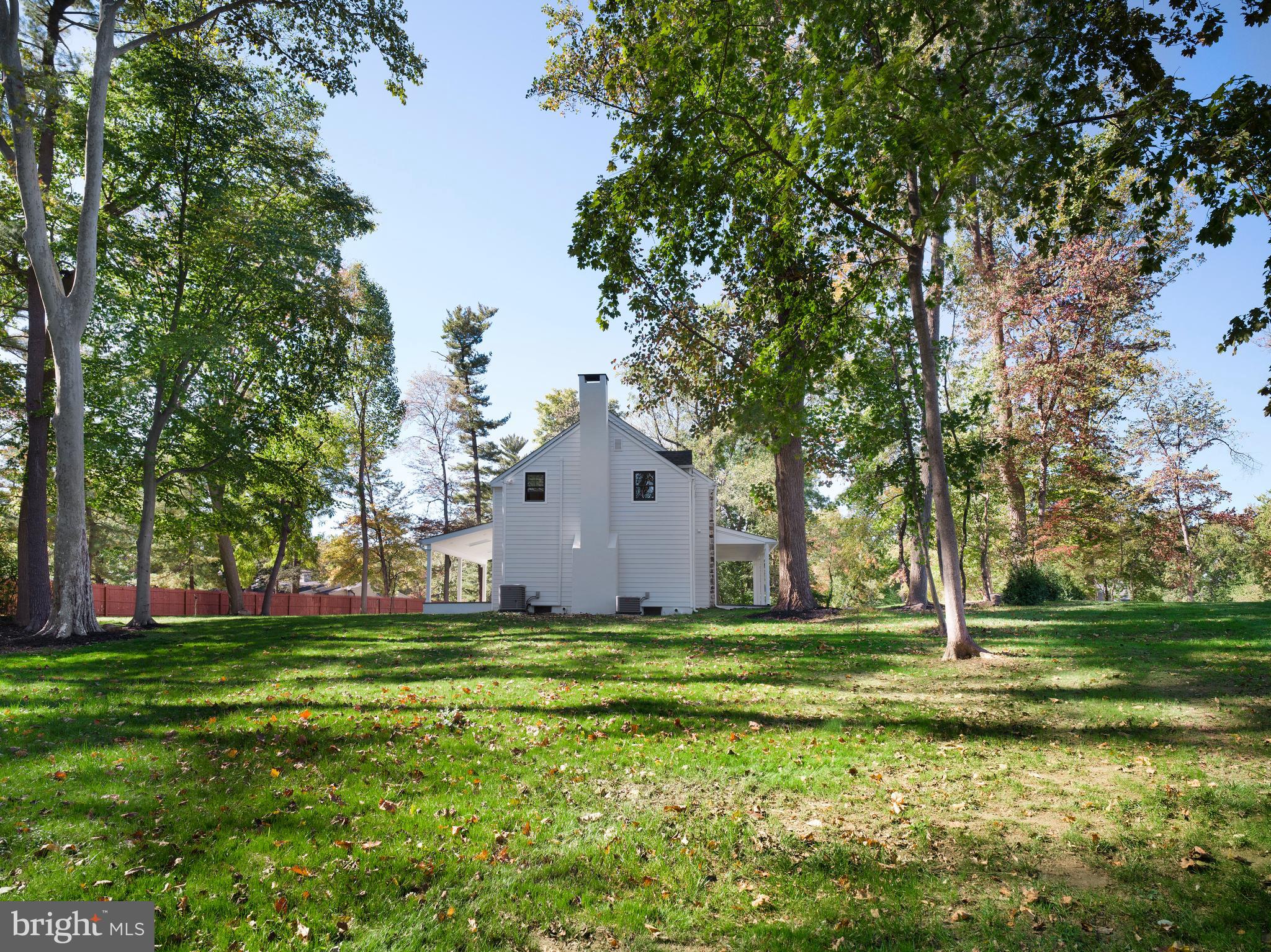 EARLES LAKE - Residential