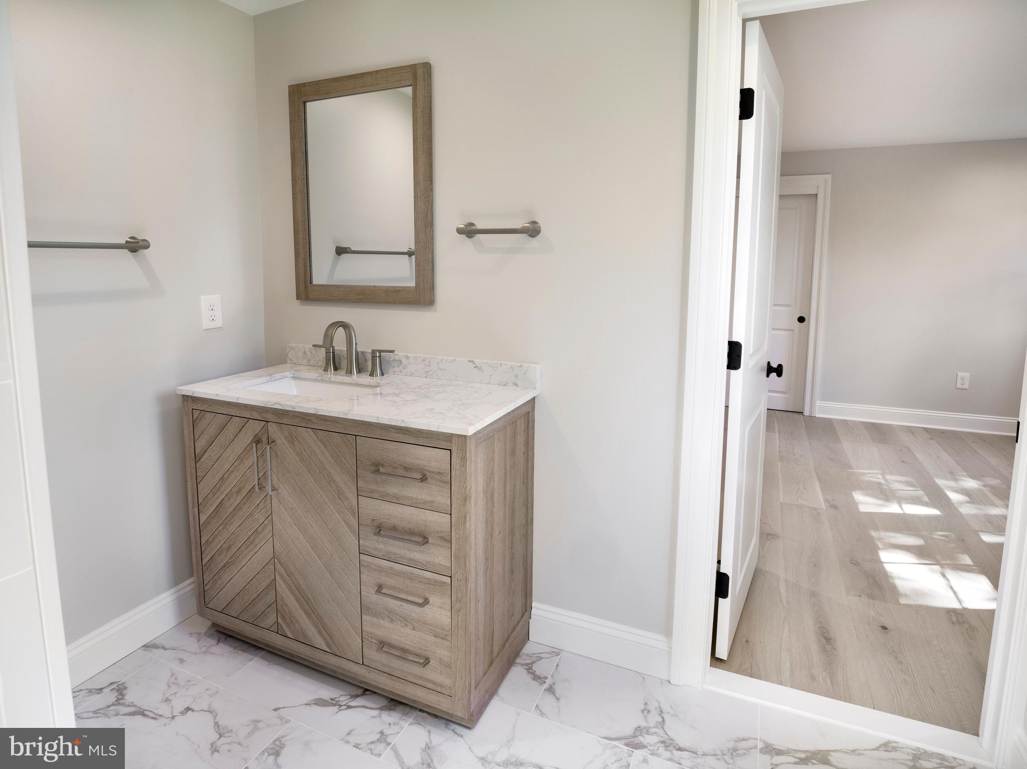 EARLES LAKE - Residential