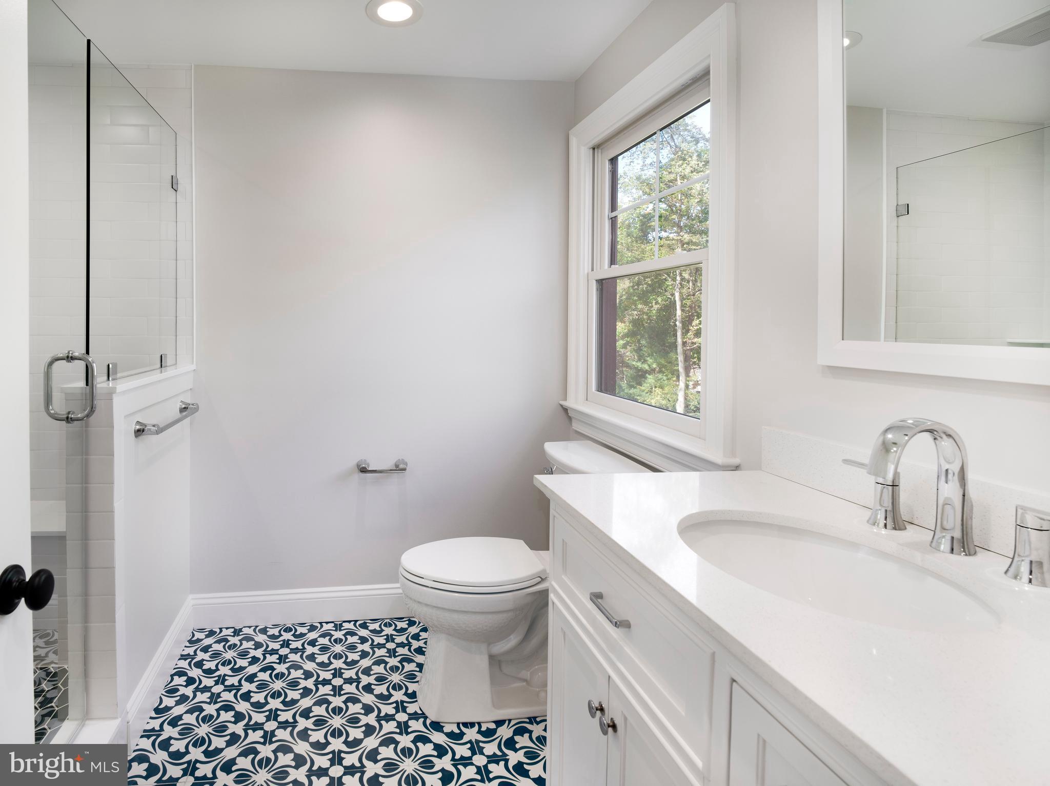 EARLES LAKE - Residential