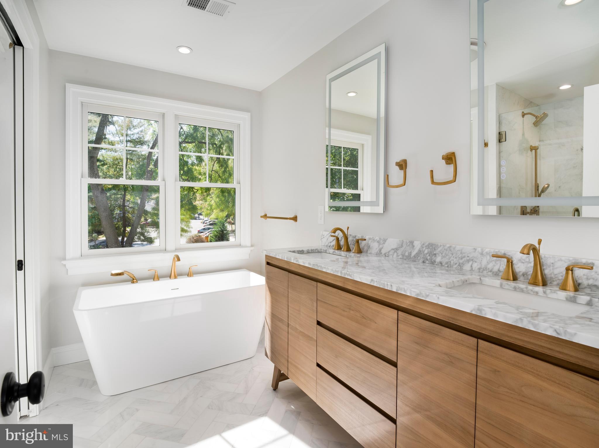 EARLES LAKE - Residential