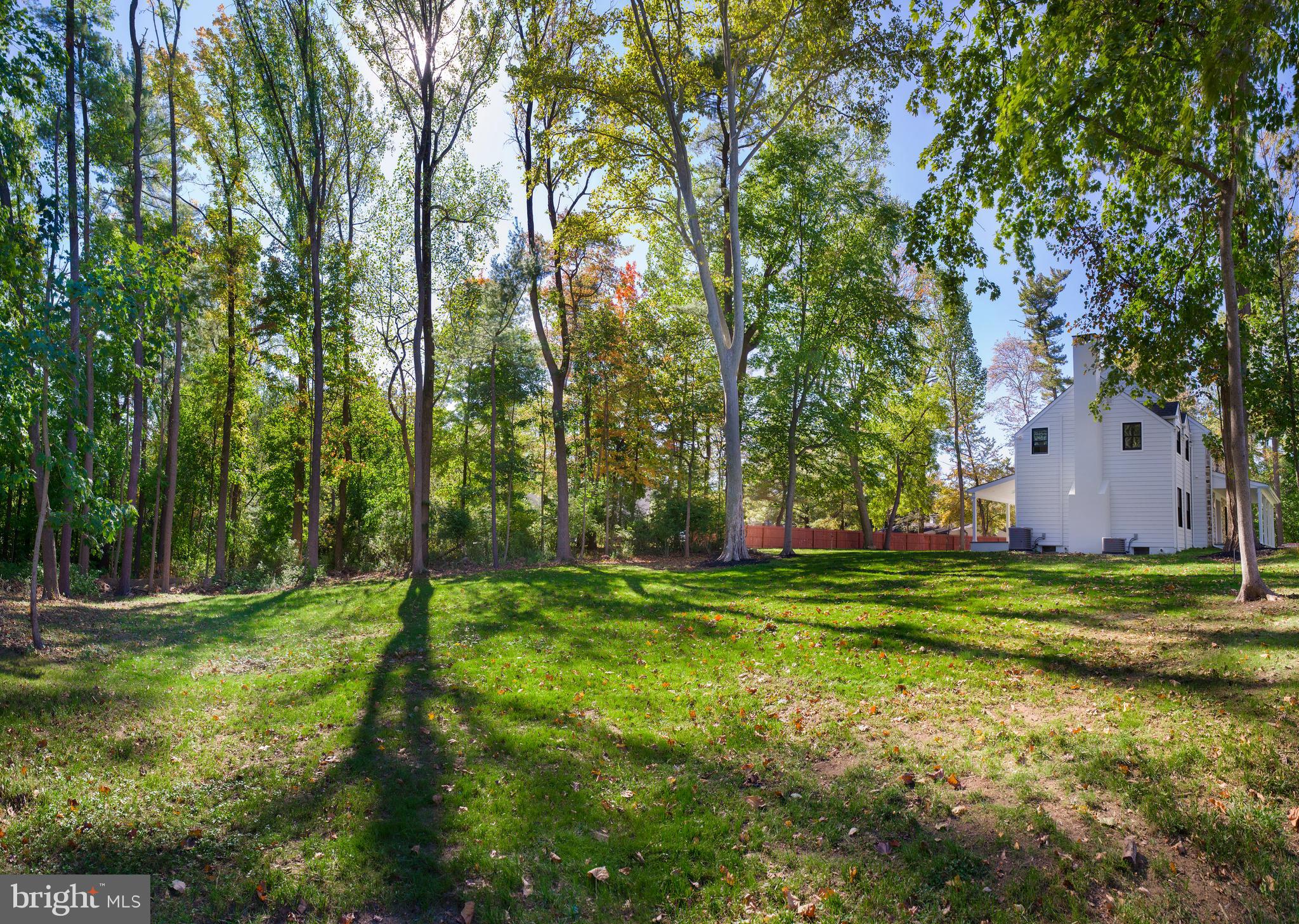 EARLES LAKE - Residential