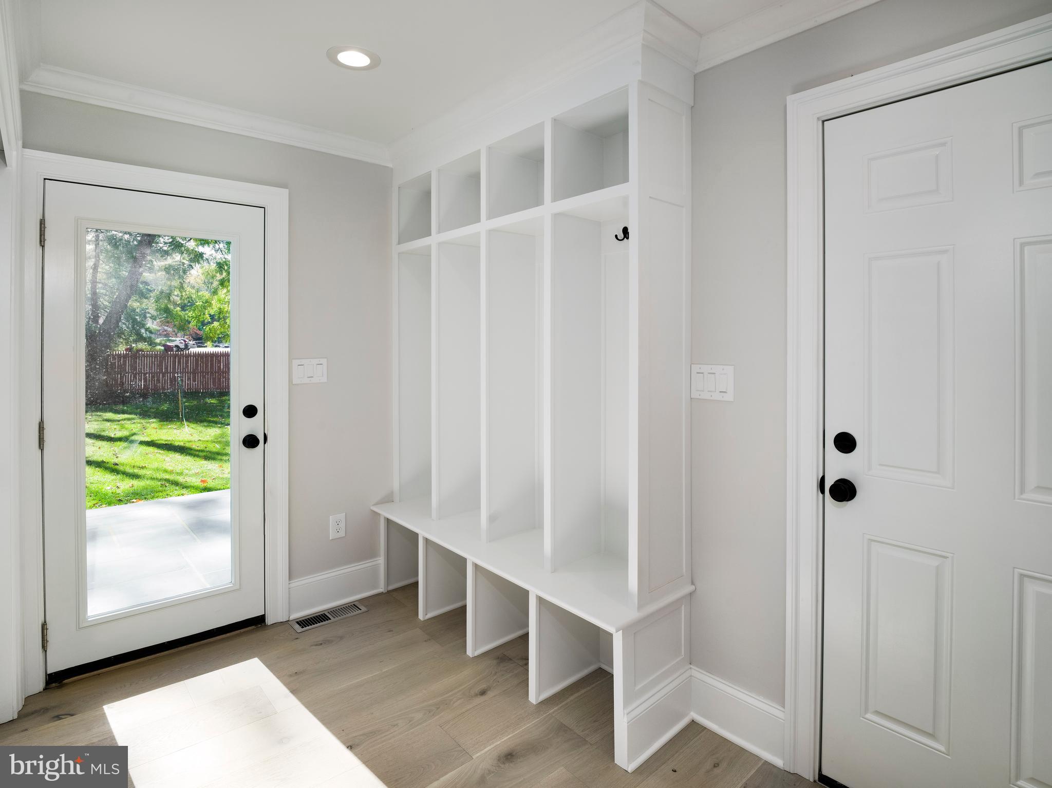 EARLES LAKE - Residential