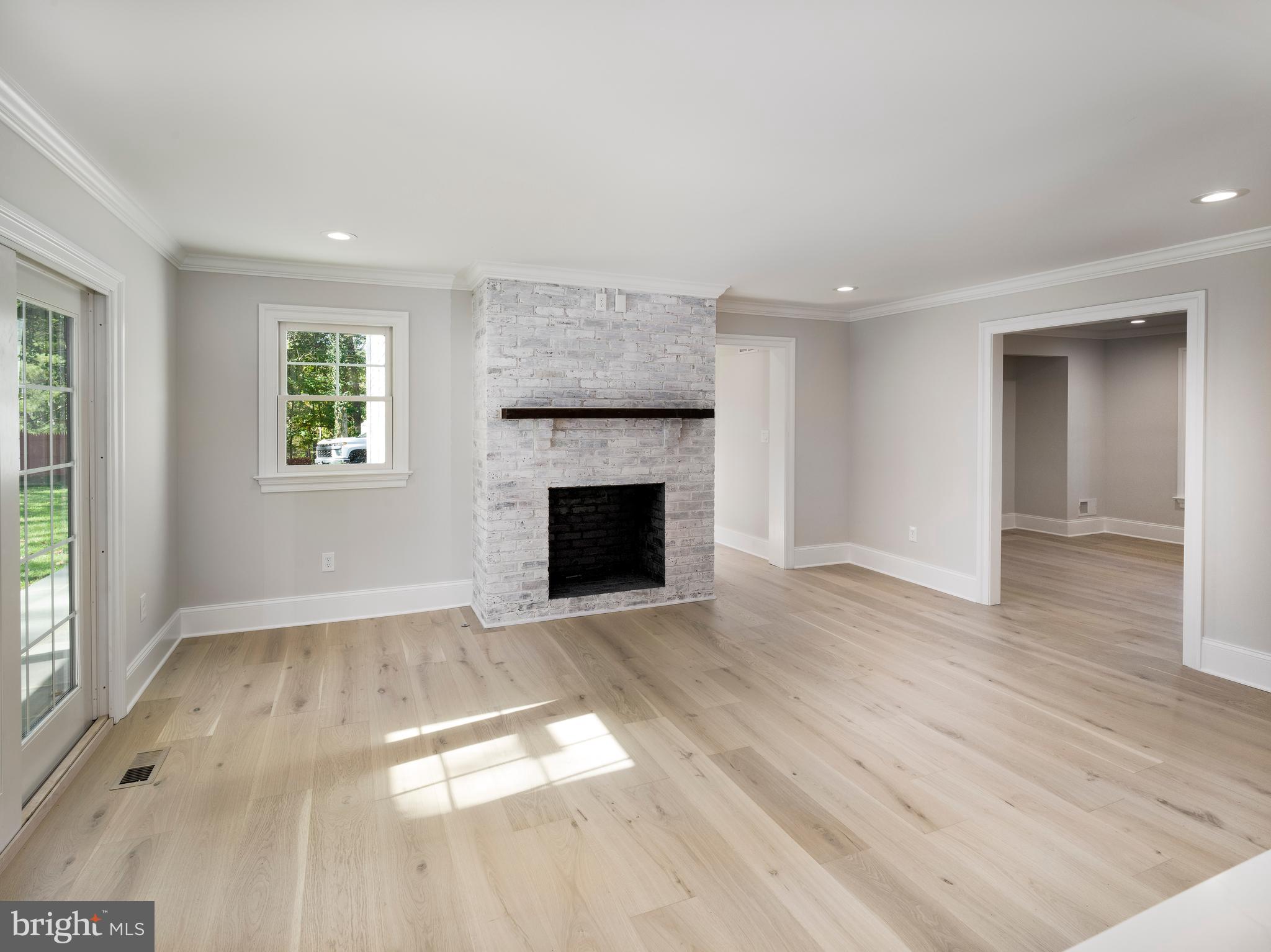 EARLES LAKE - Residential