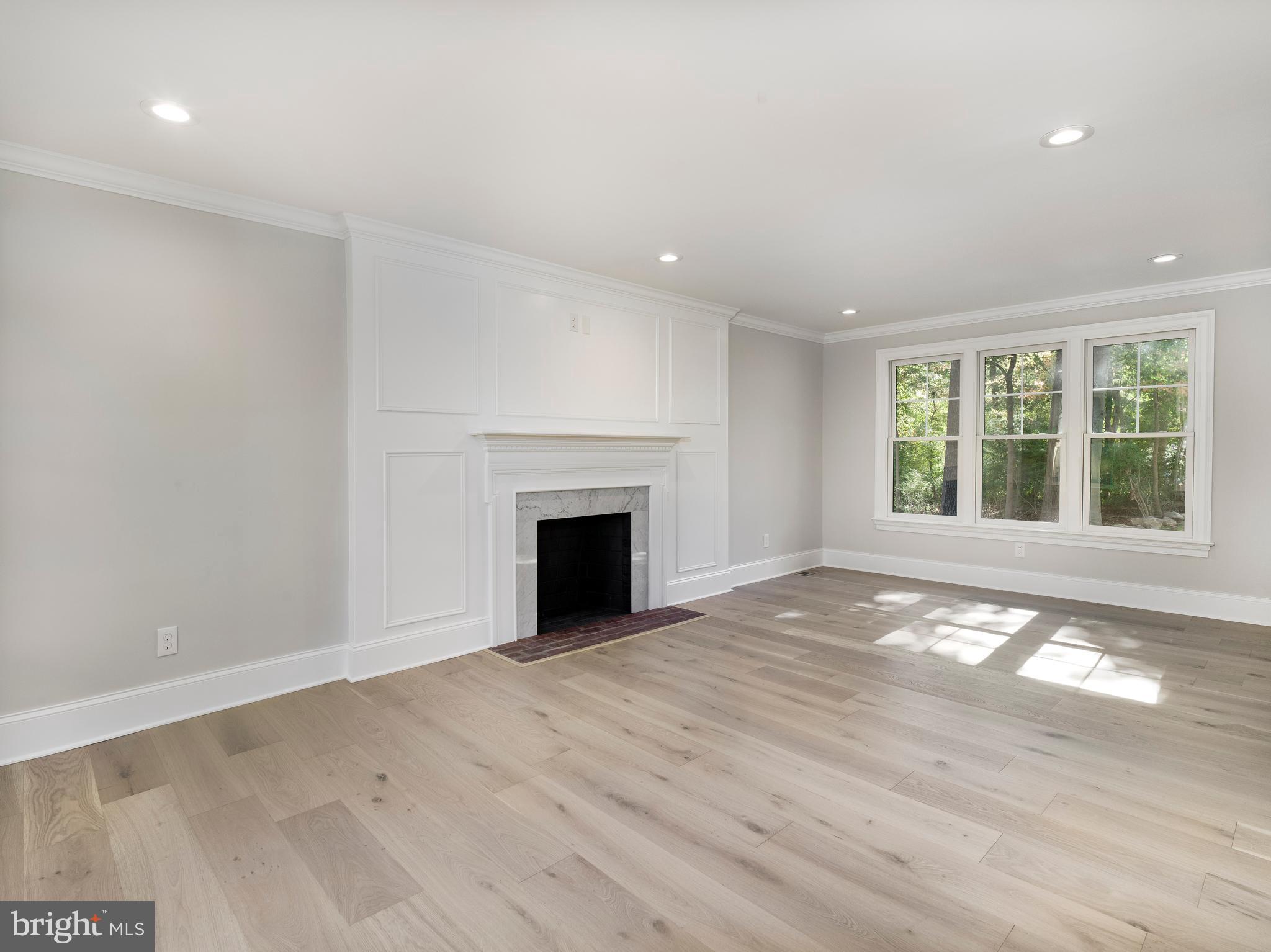 EARLES LAKE - Residential