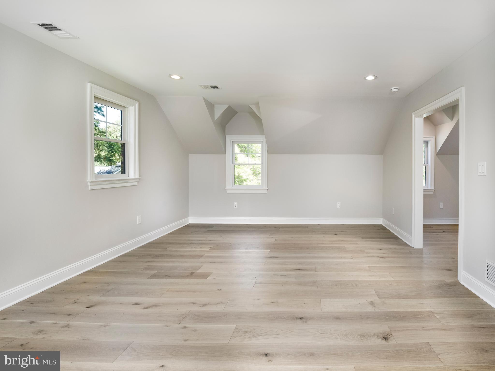 EARLES LAKE - Residential