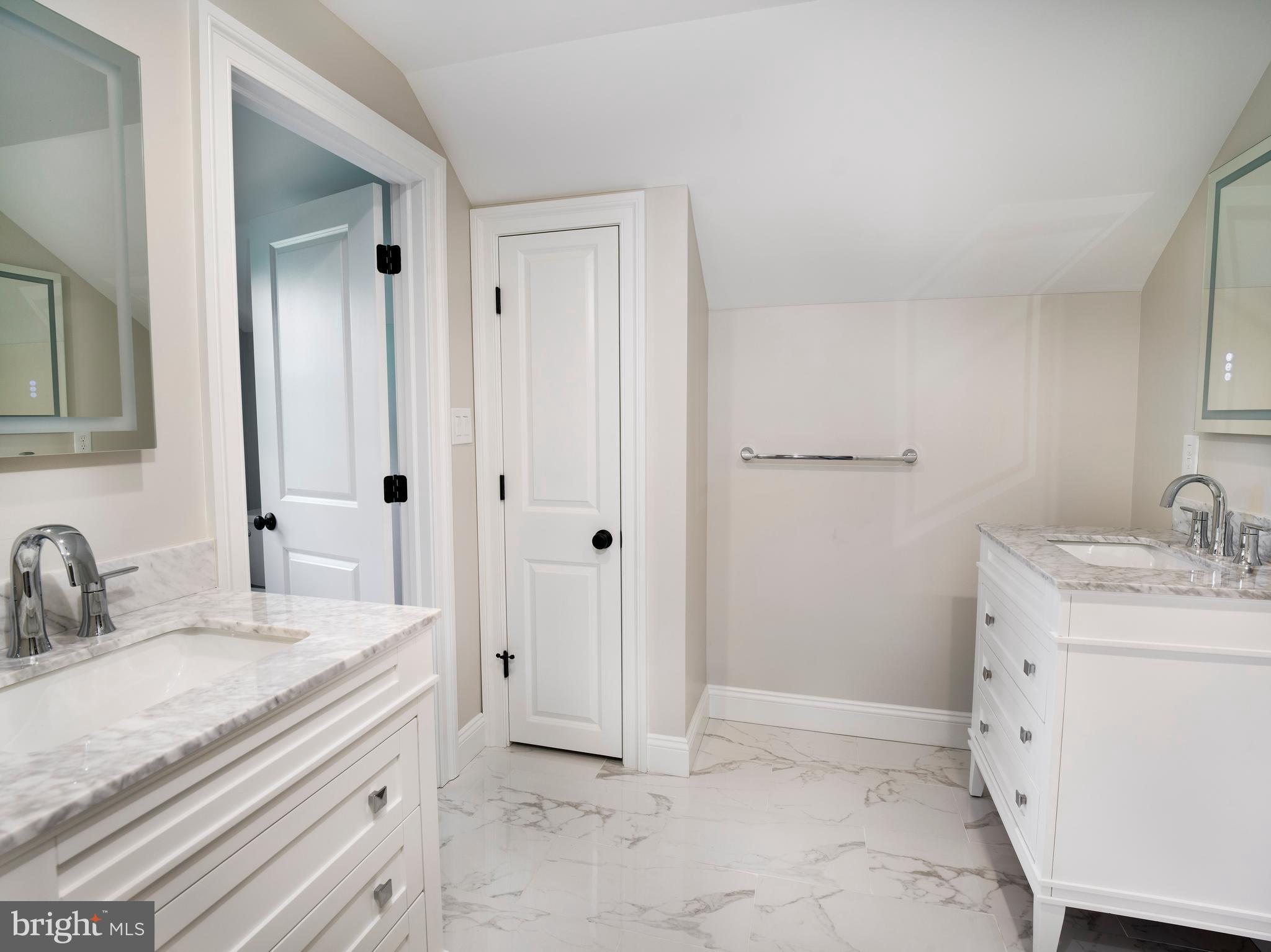 EARLES LAKE - Residential