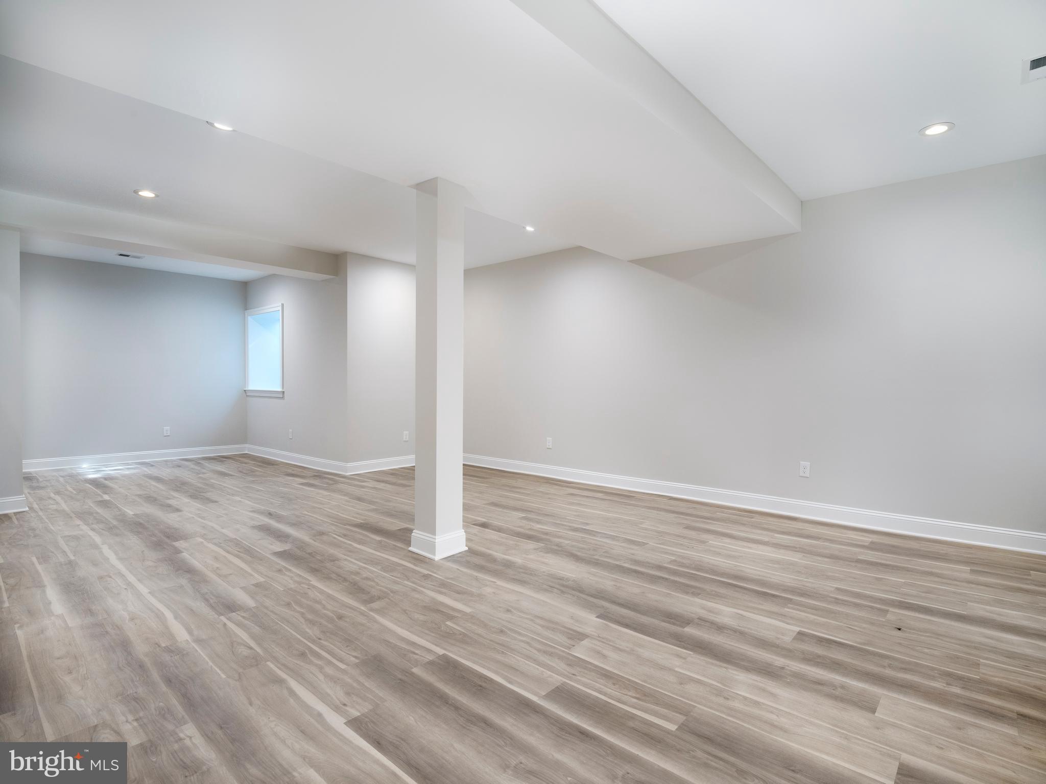 EARLES LAKE - Residential