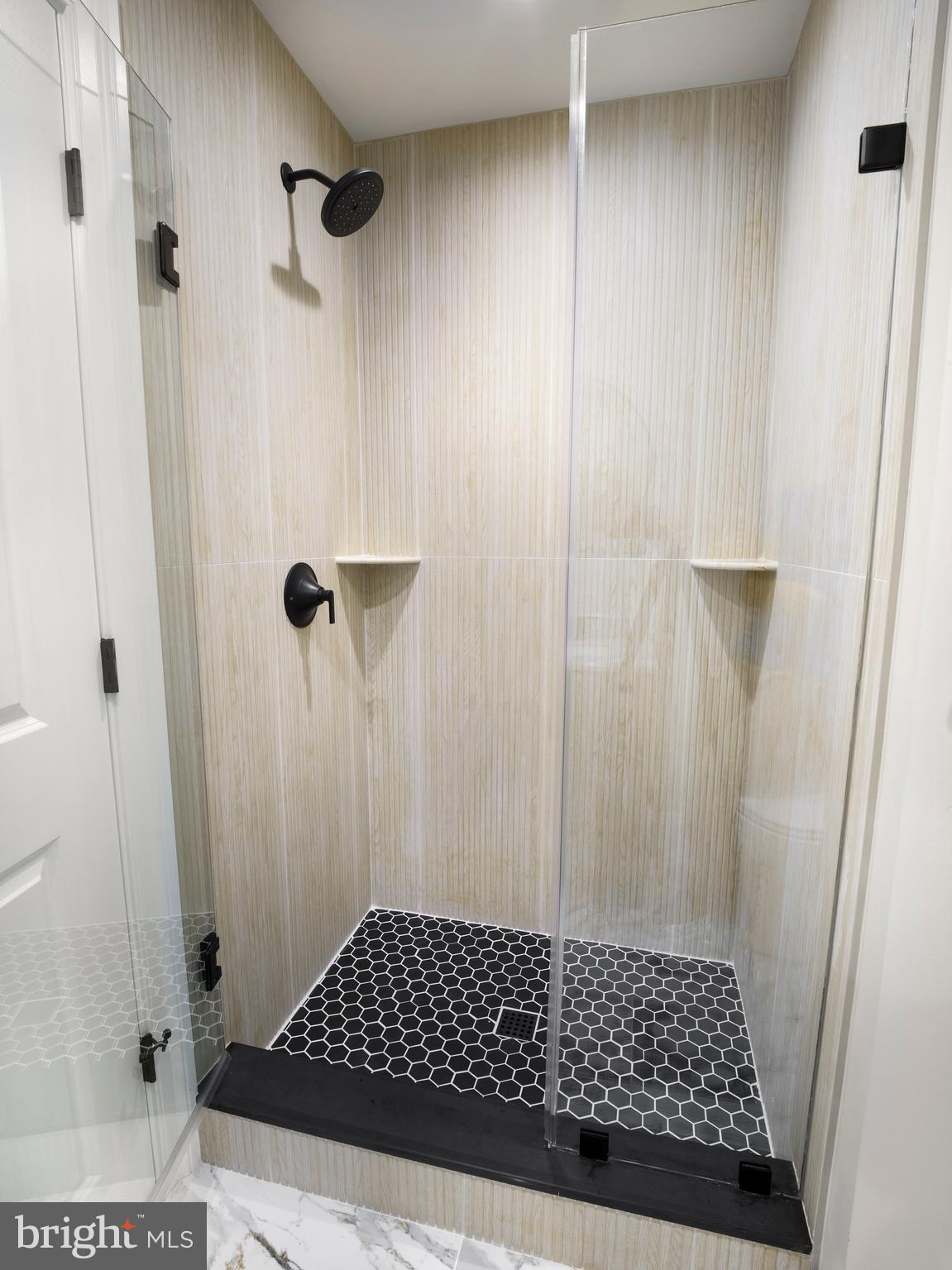 EARLES LAKE - Residential