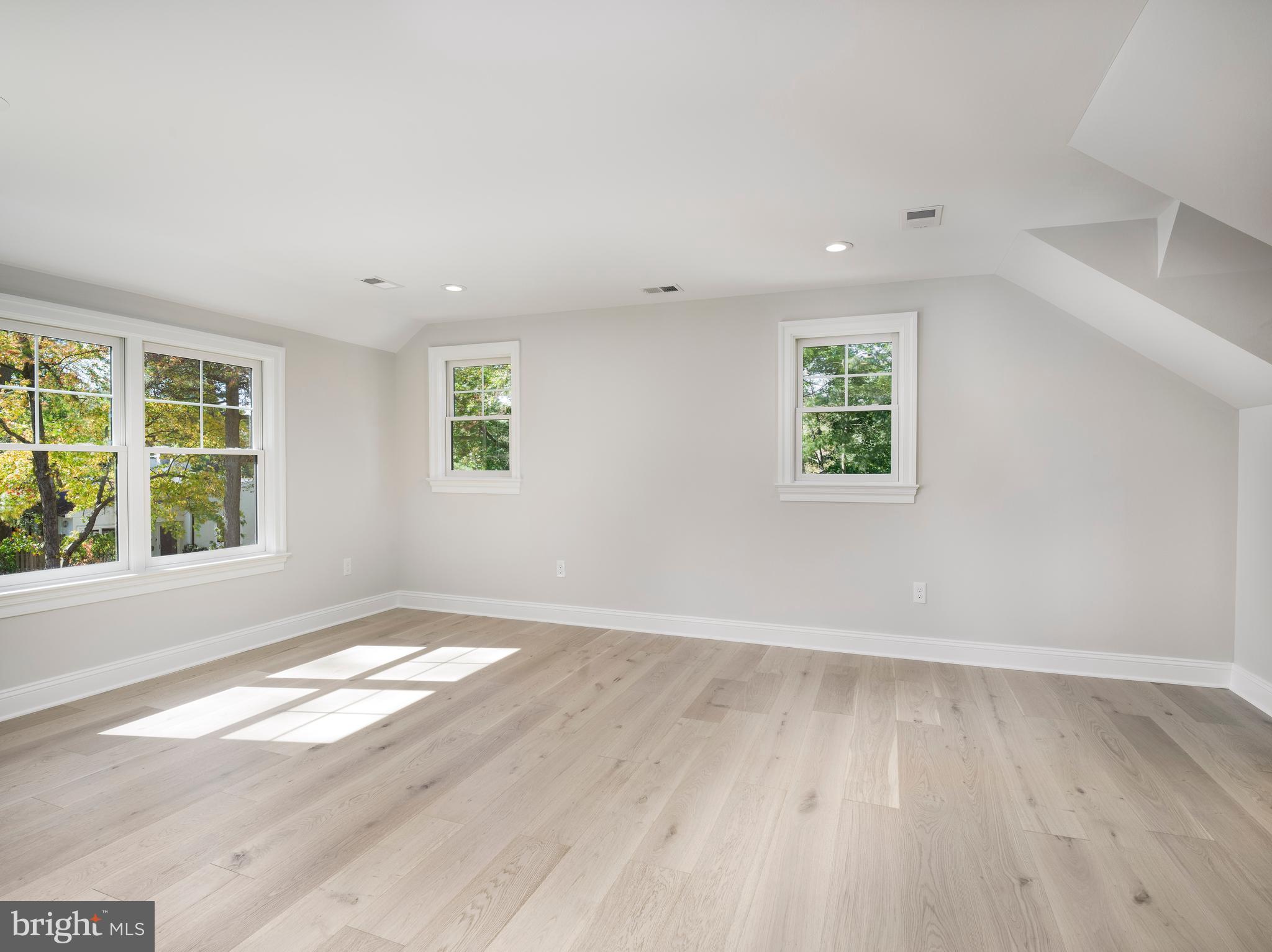 EARLES LAKE - Residential