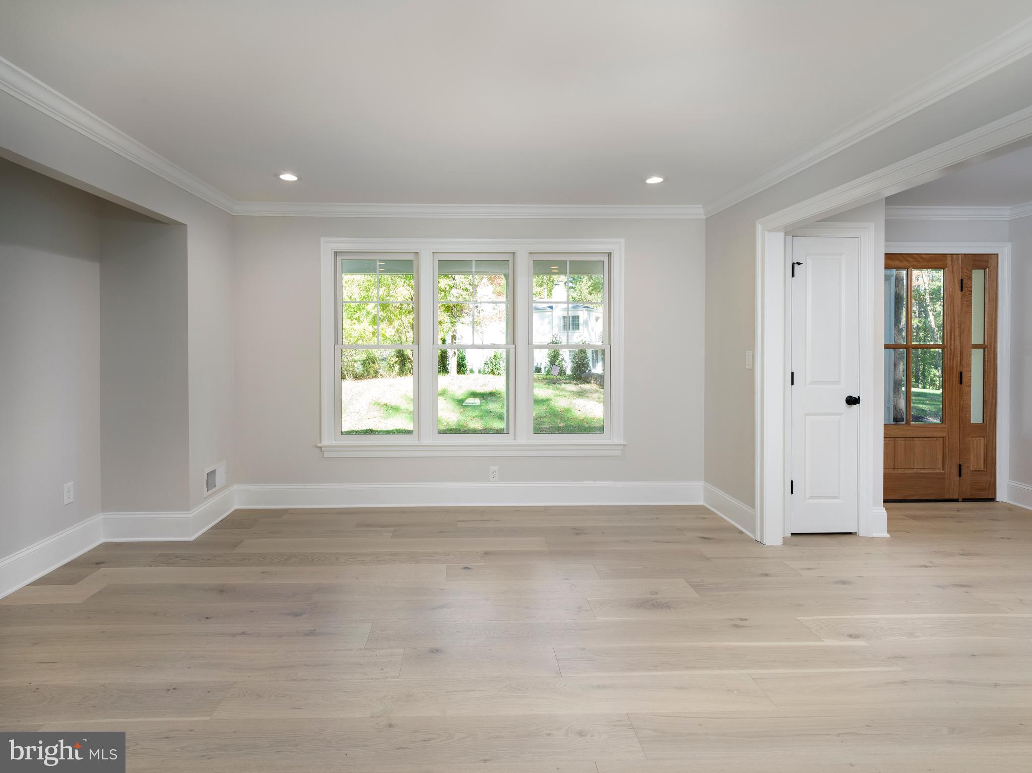 EARLES LAKE - Residential