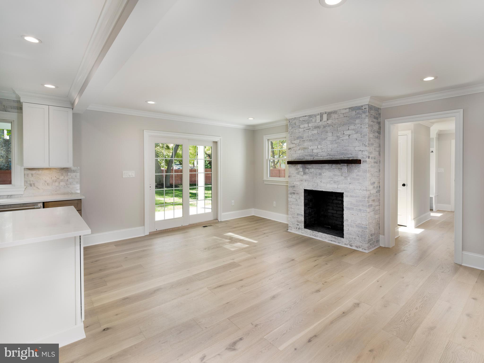 EARLES LAKE - Residential