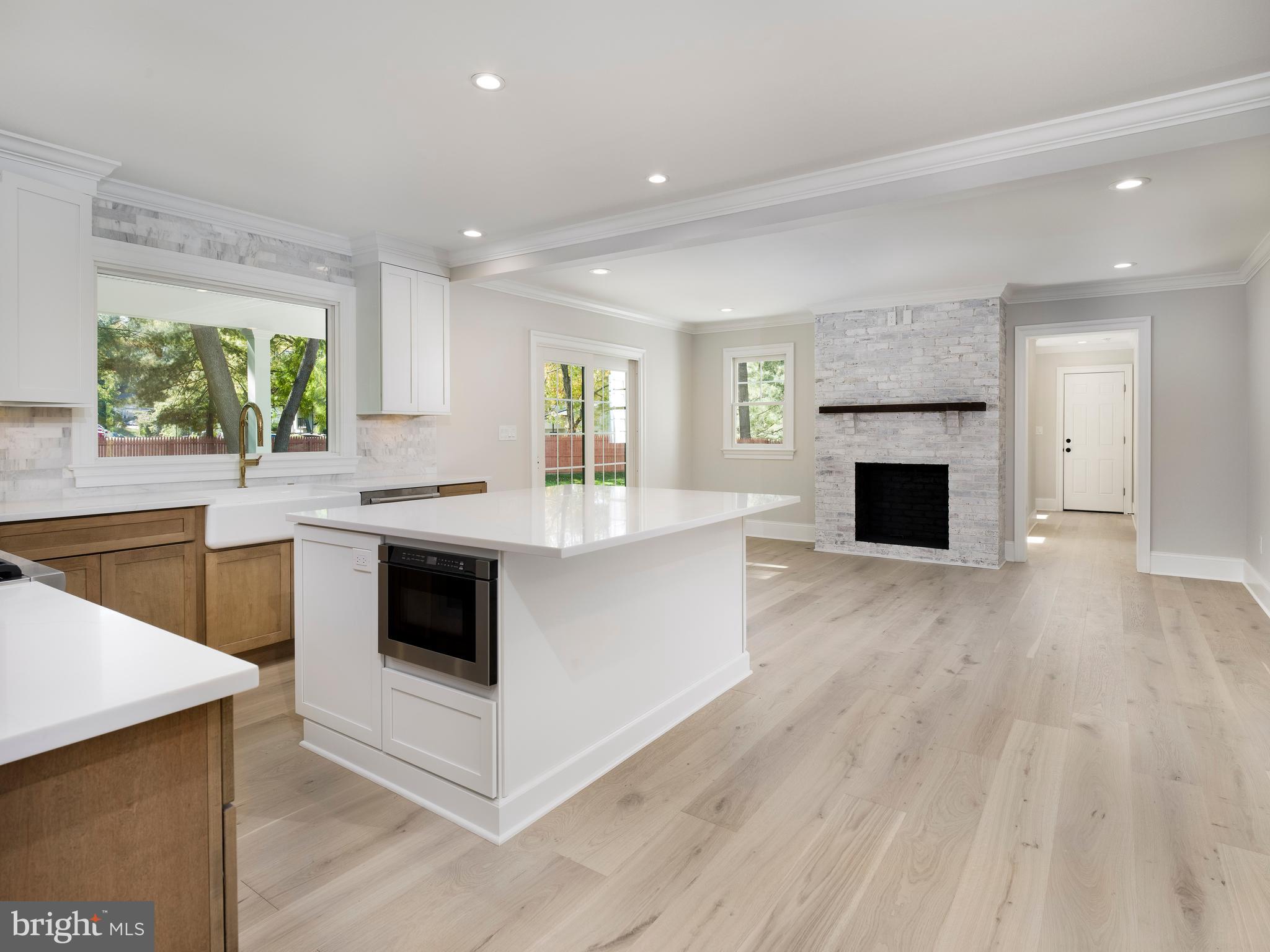 EARLES LAKE - Residential