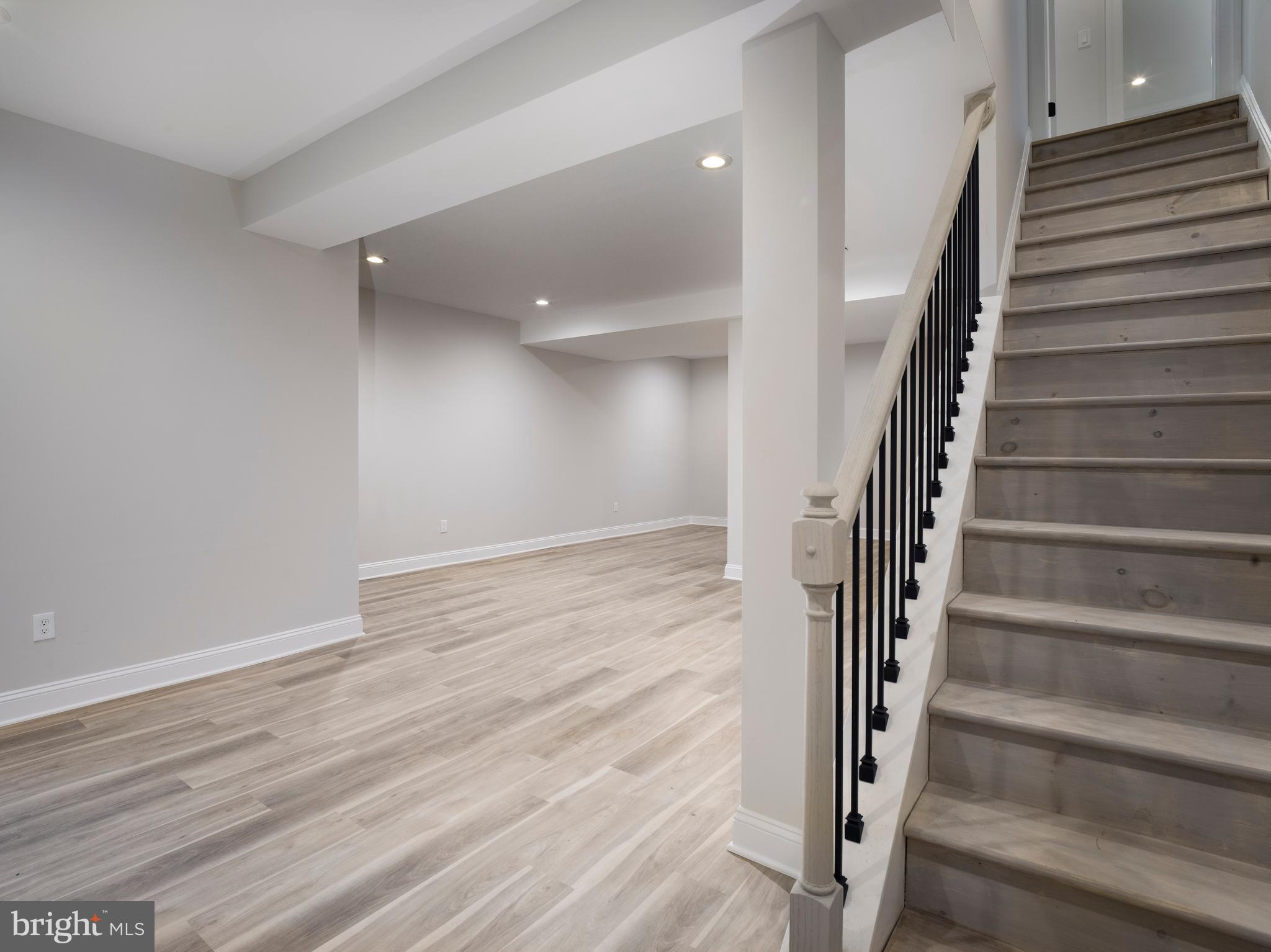 EARLES LAKE - Residential