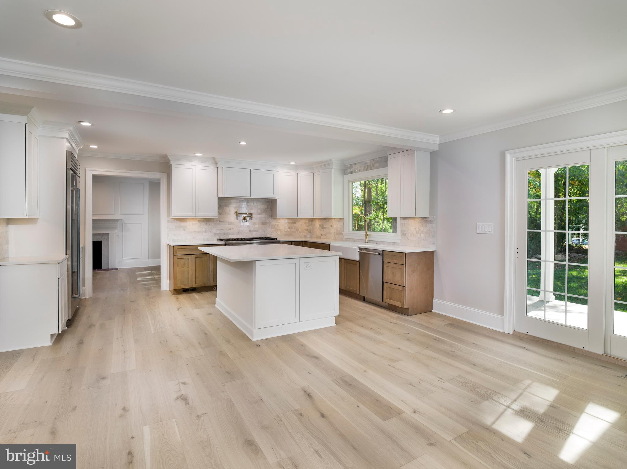 EARLES LAKE - Residential