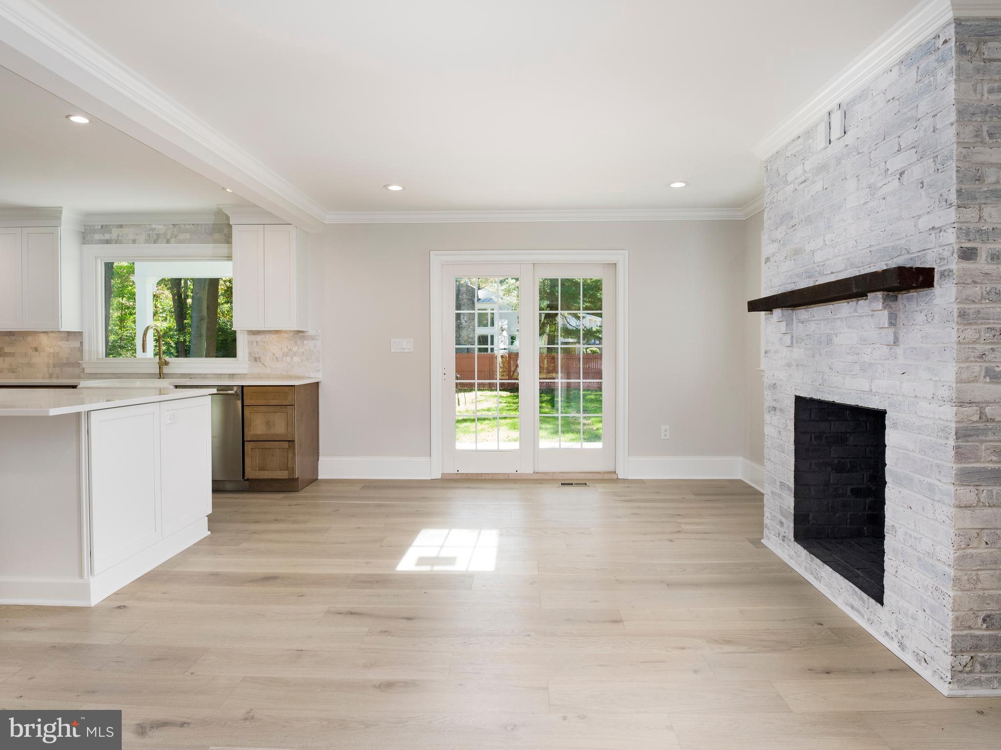 EARLES LAKE - Residential