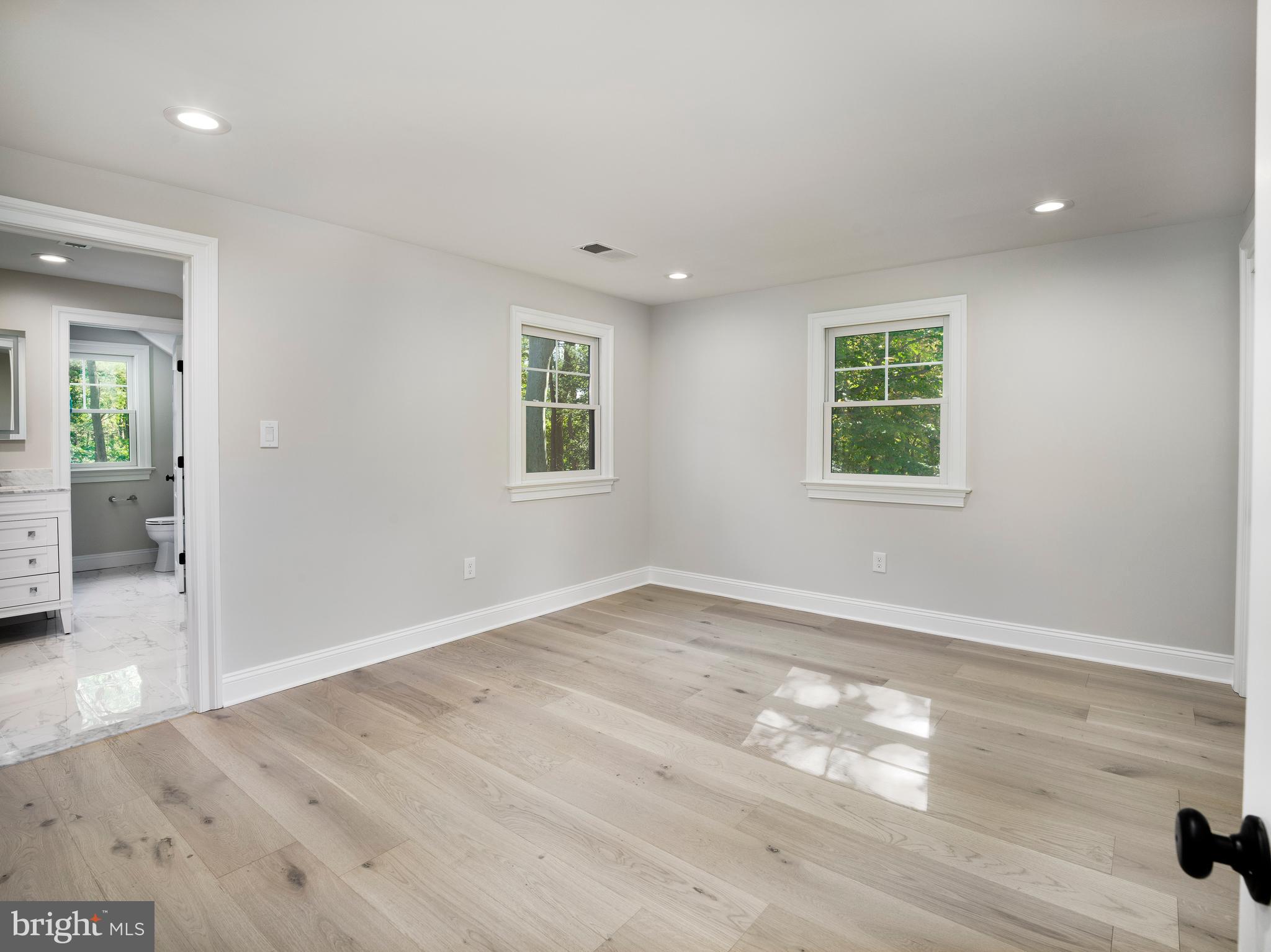 EARLES LAKE - Residential