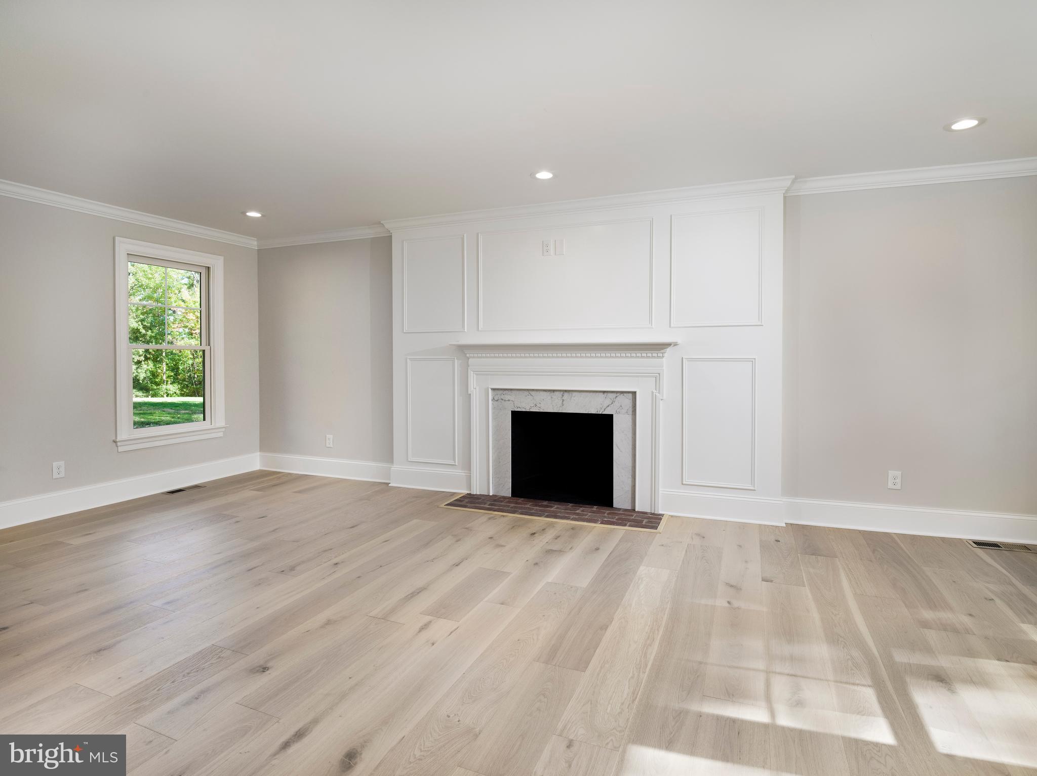 EARLES LAKE - Residential