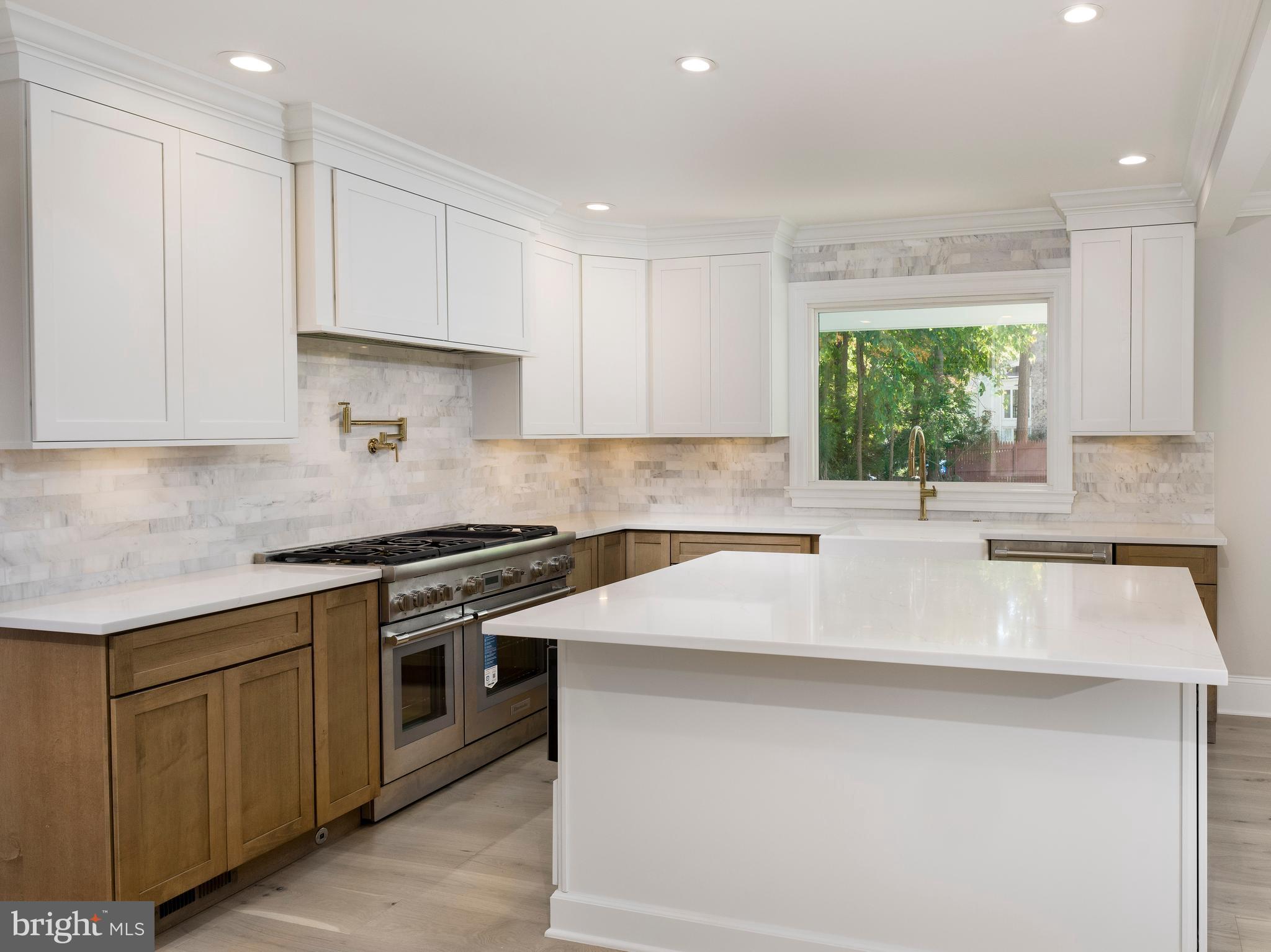 EARLES LAKE - Residential