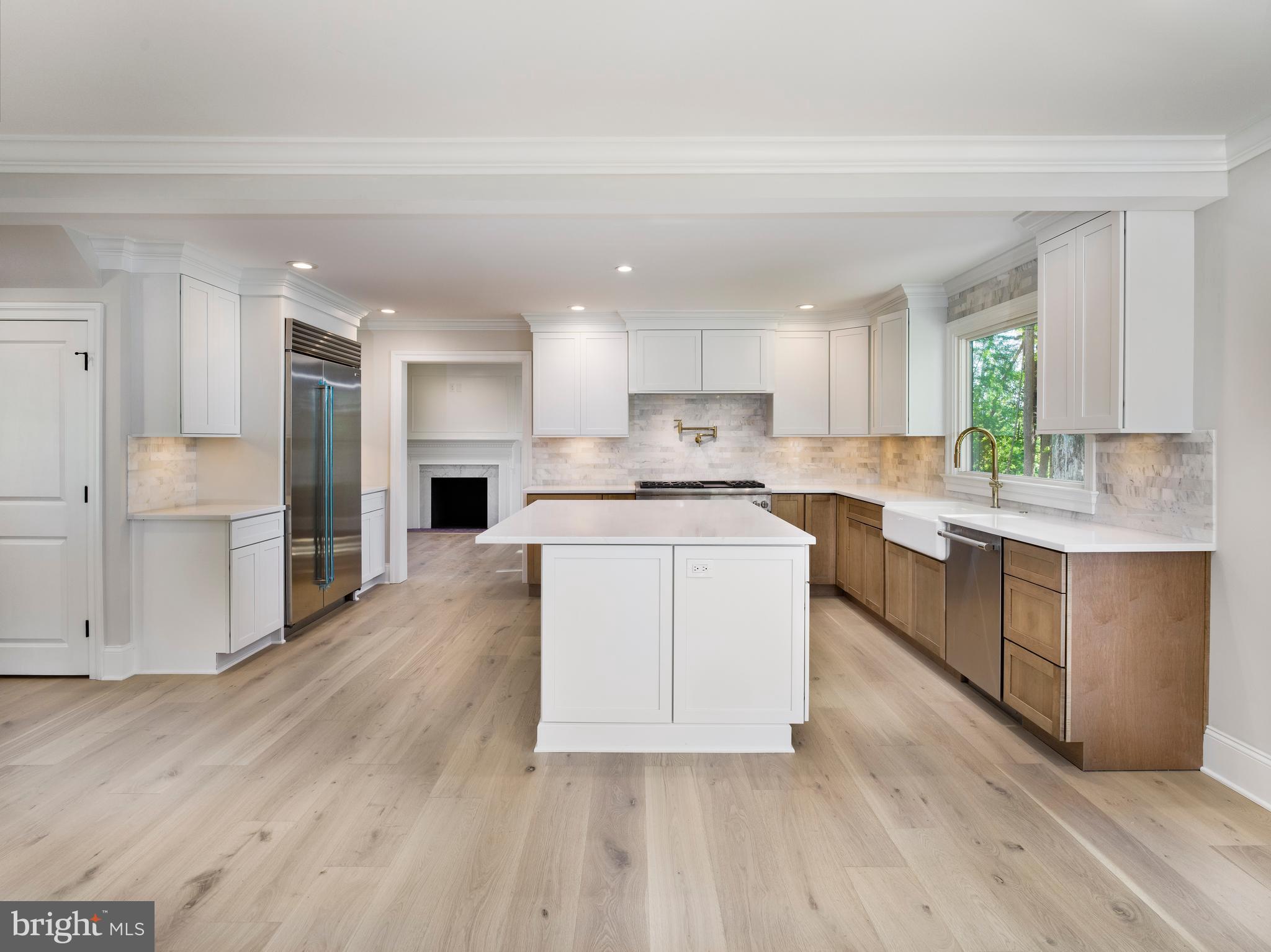 EARLES LAKE - Residential