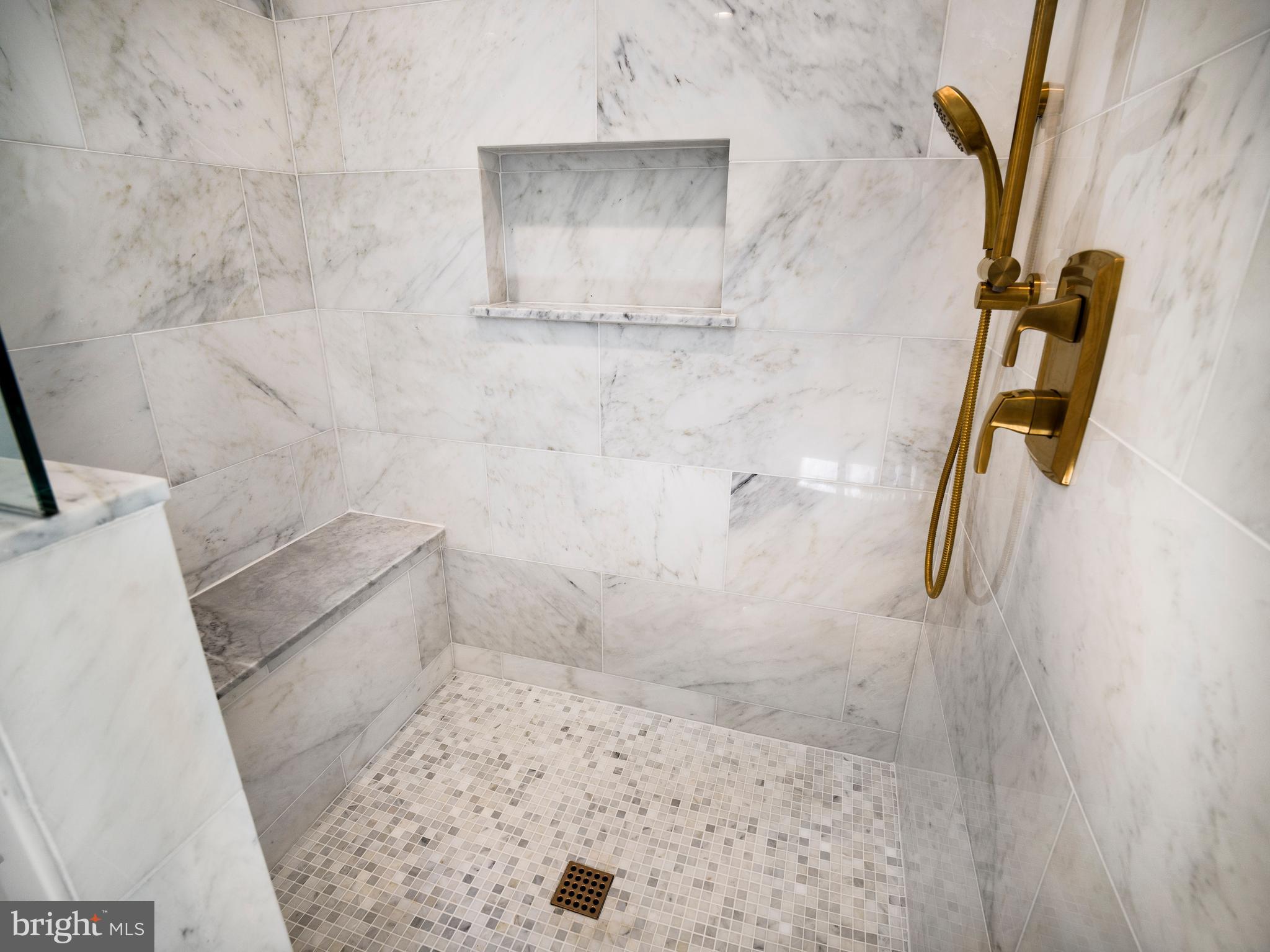 EARLES LAKE - Residential