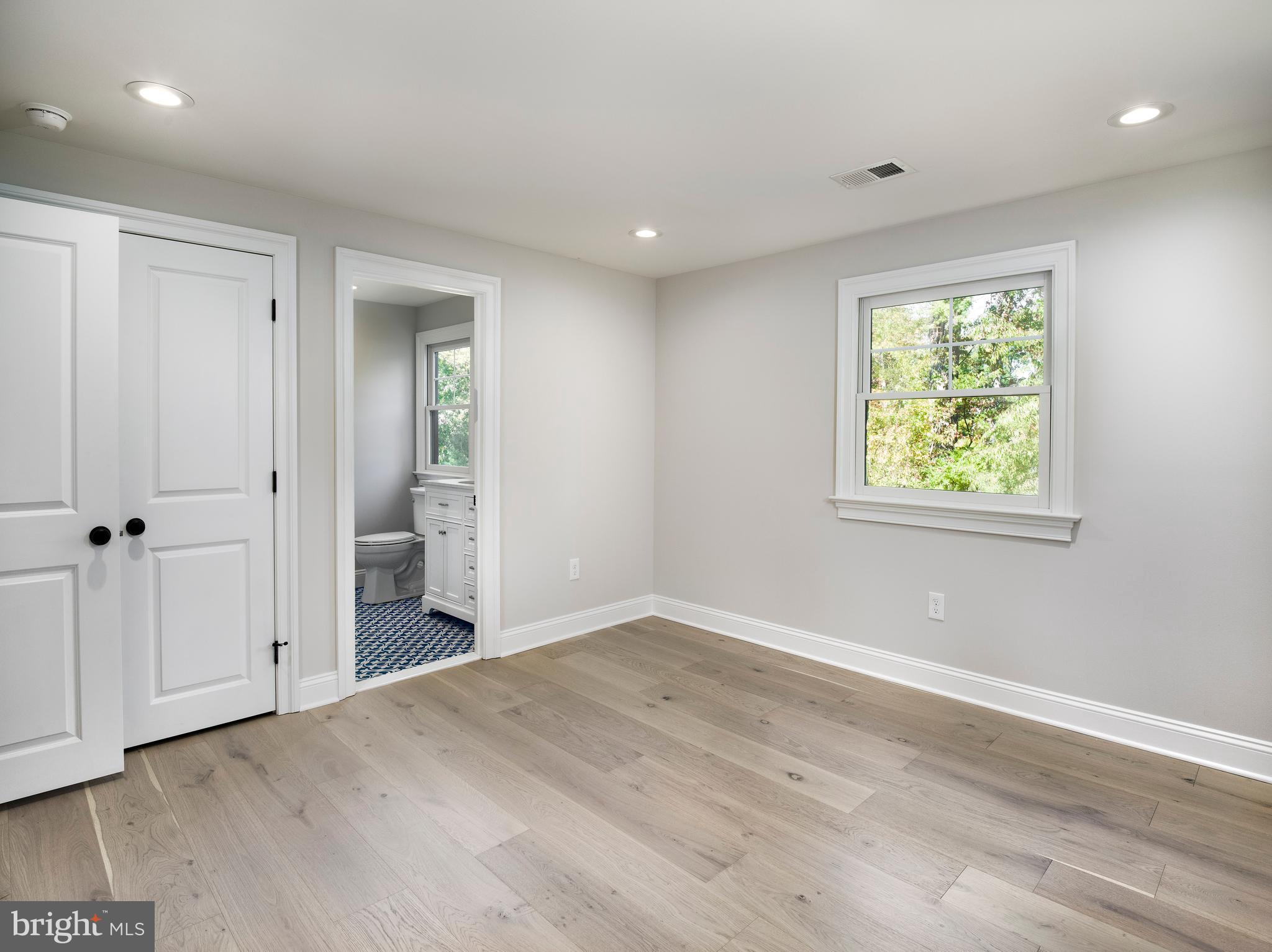 EARLES LAKE - Residential