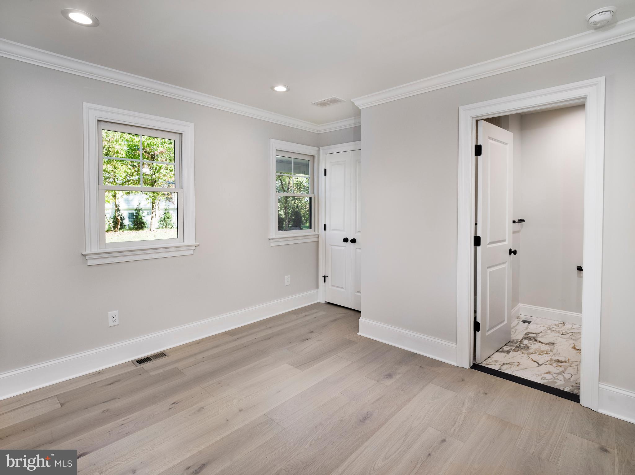 EARLES LAKE - Residential