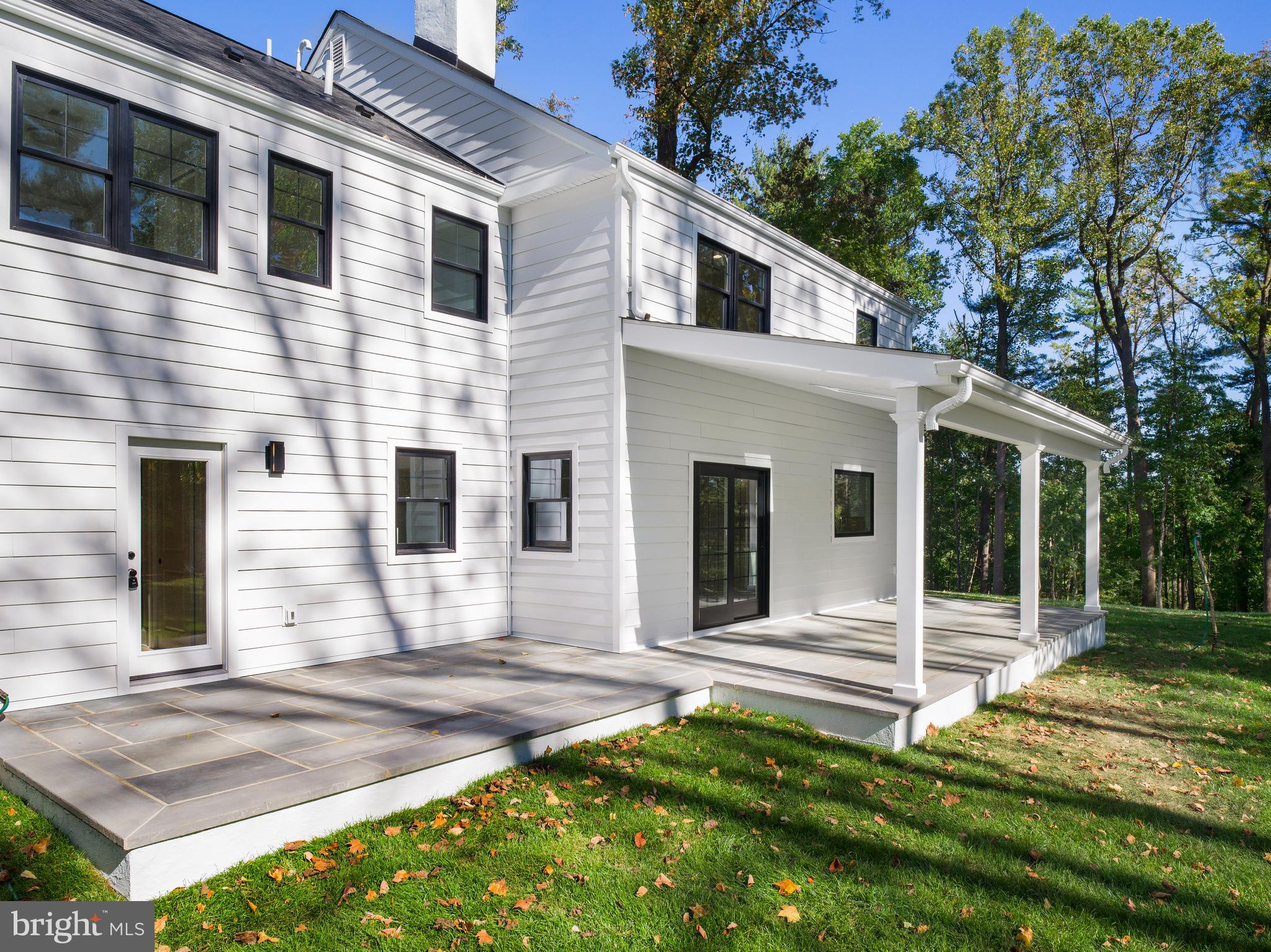 EARLES LAKE - Residential