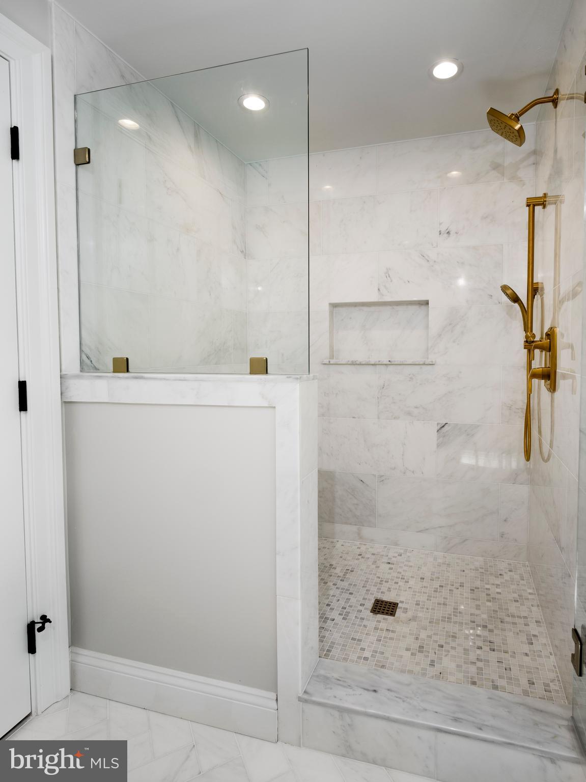 EARLES LAKE - Residential