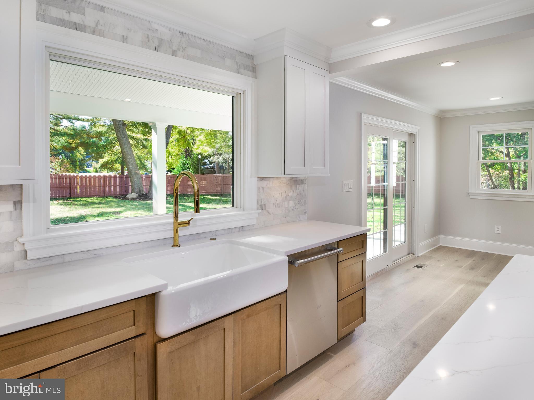 EARLES LAKE - Residential