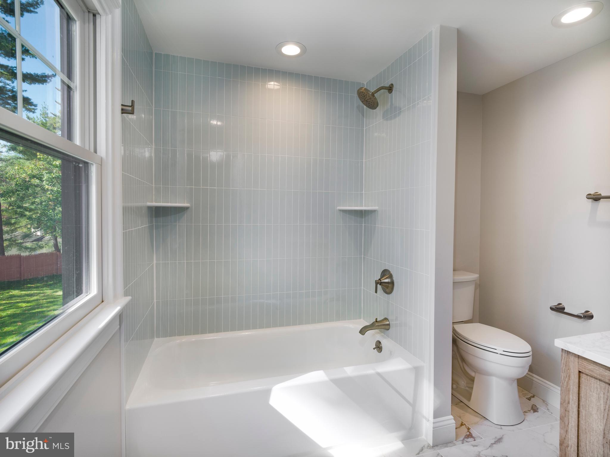 EARLES LAKE - Residential