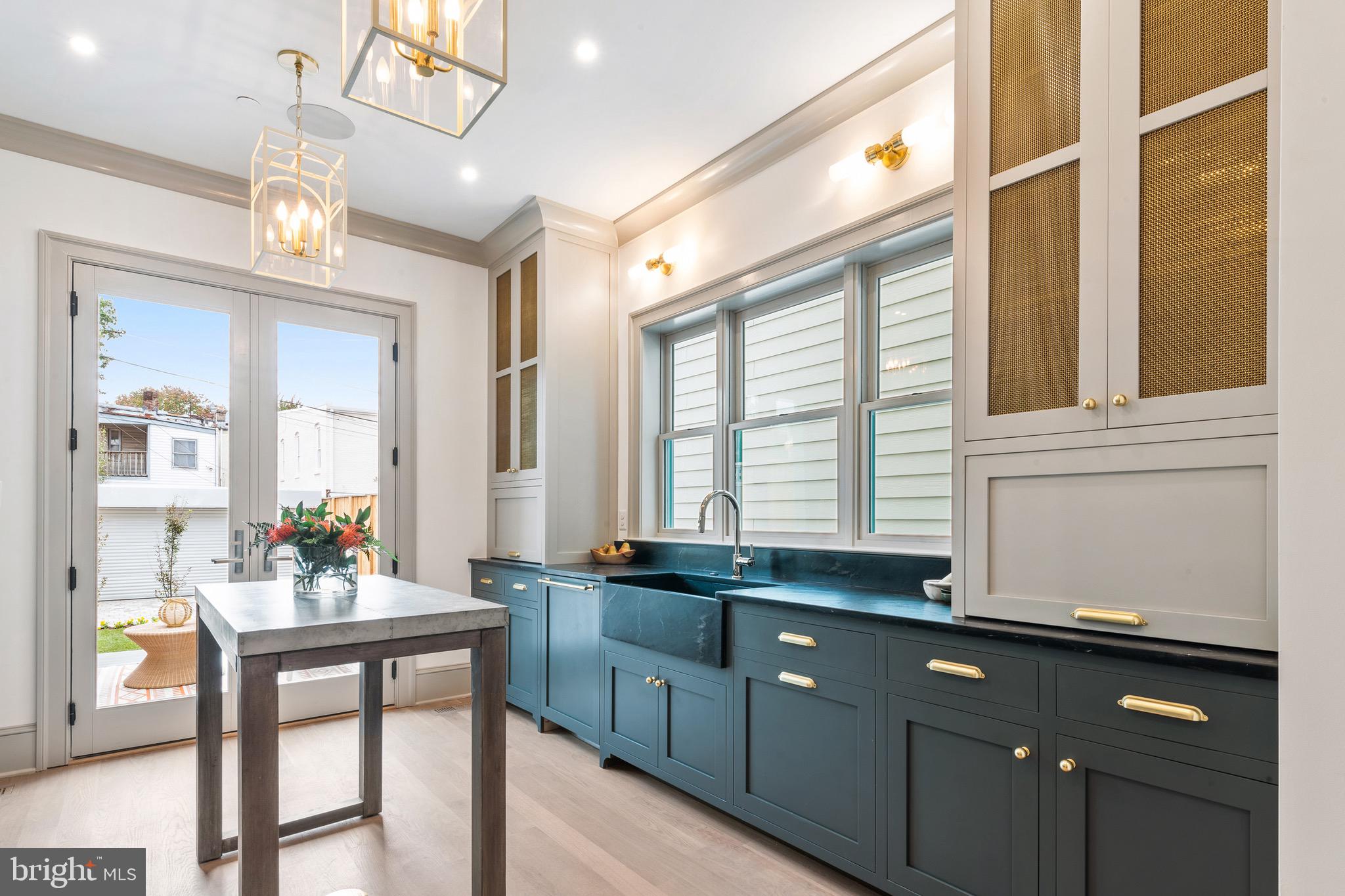 CAPITOL HILL - Residential