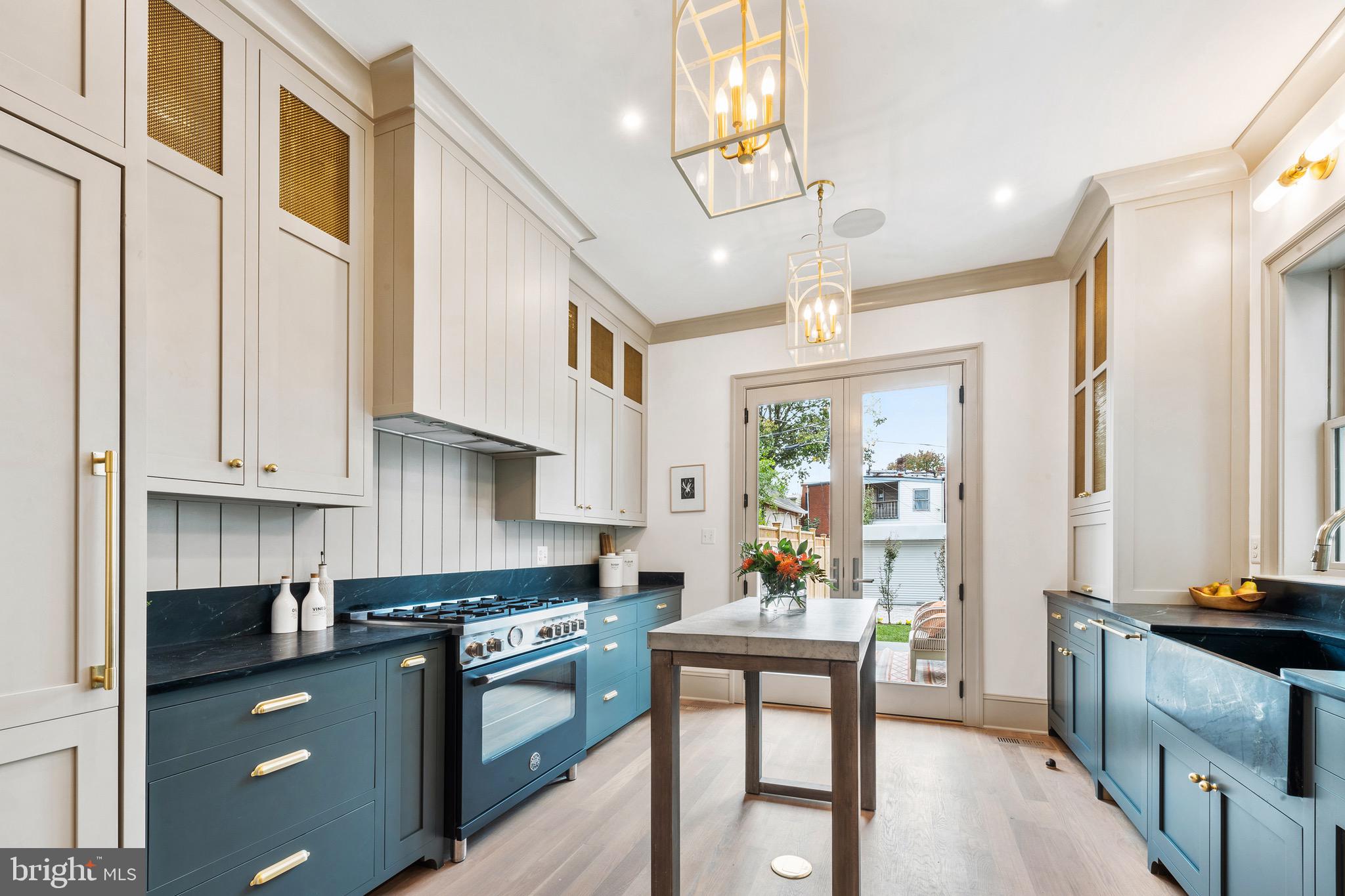 CAPITOL HILL - Residential