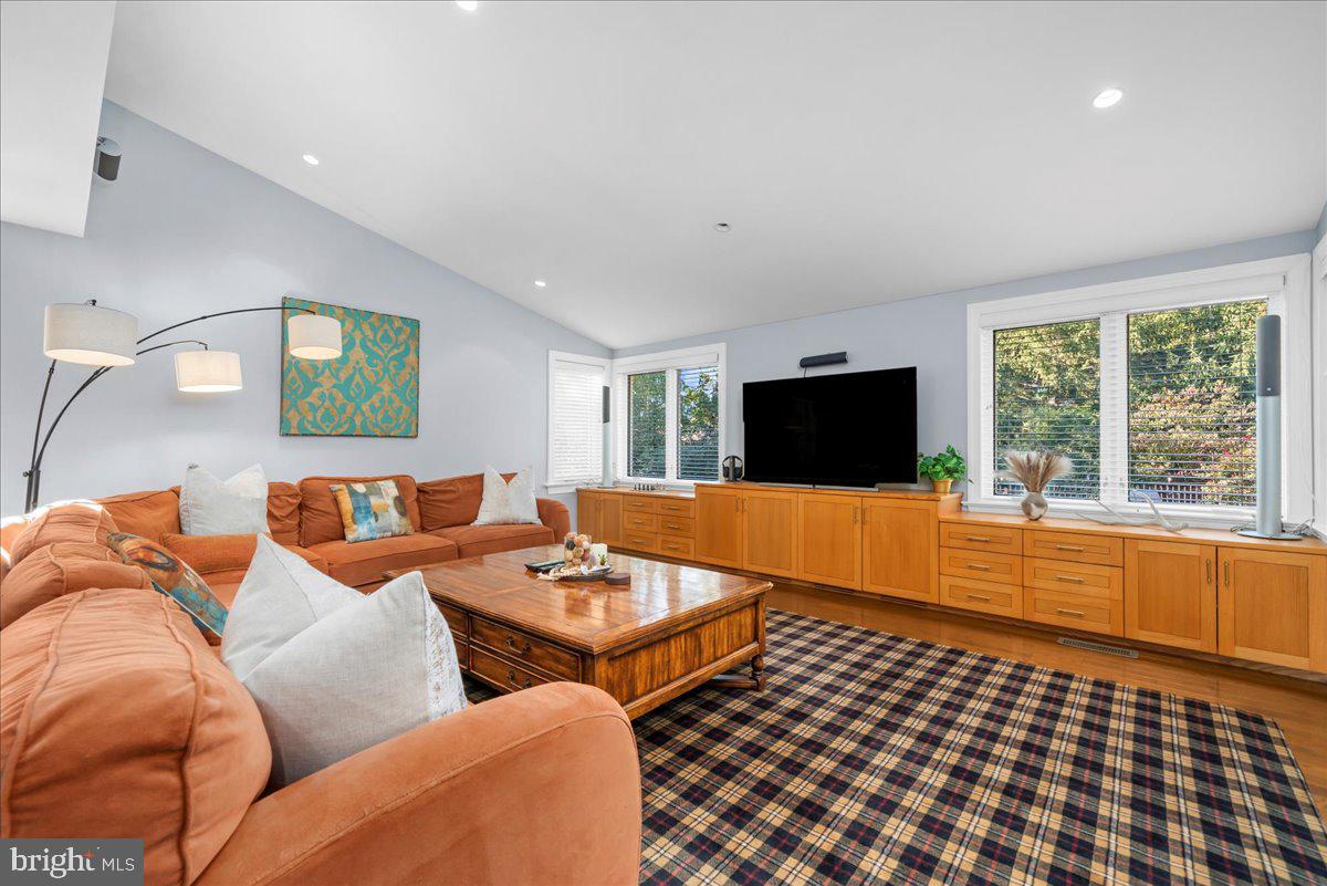 FOREST HILL - Residential