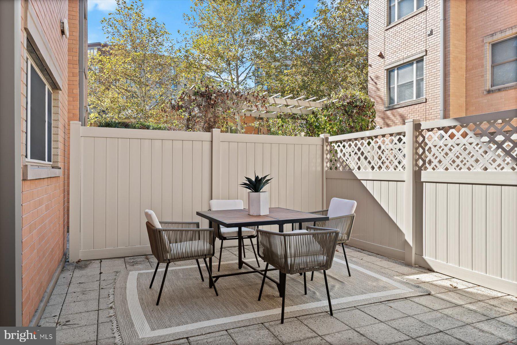 VISTA ON COURTHOUSE - Residential