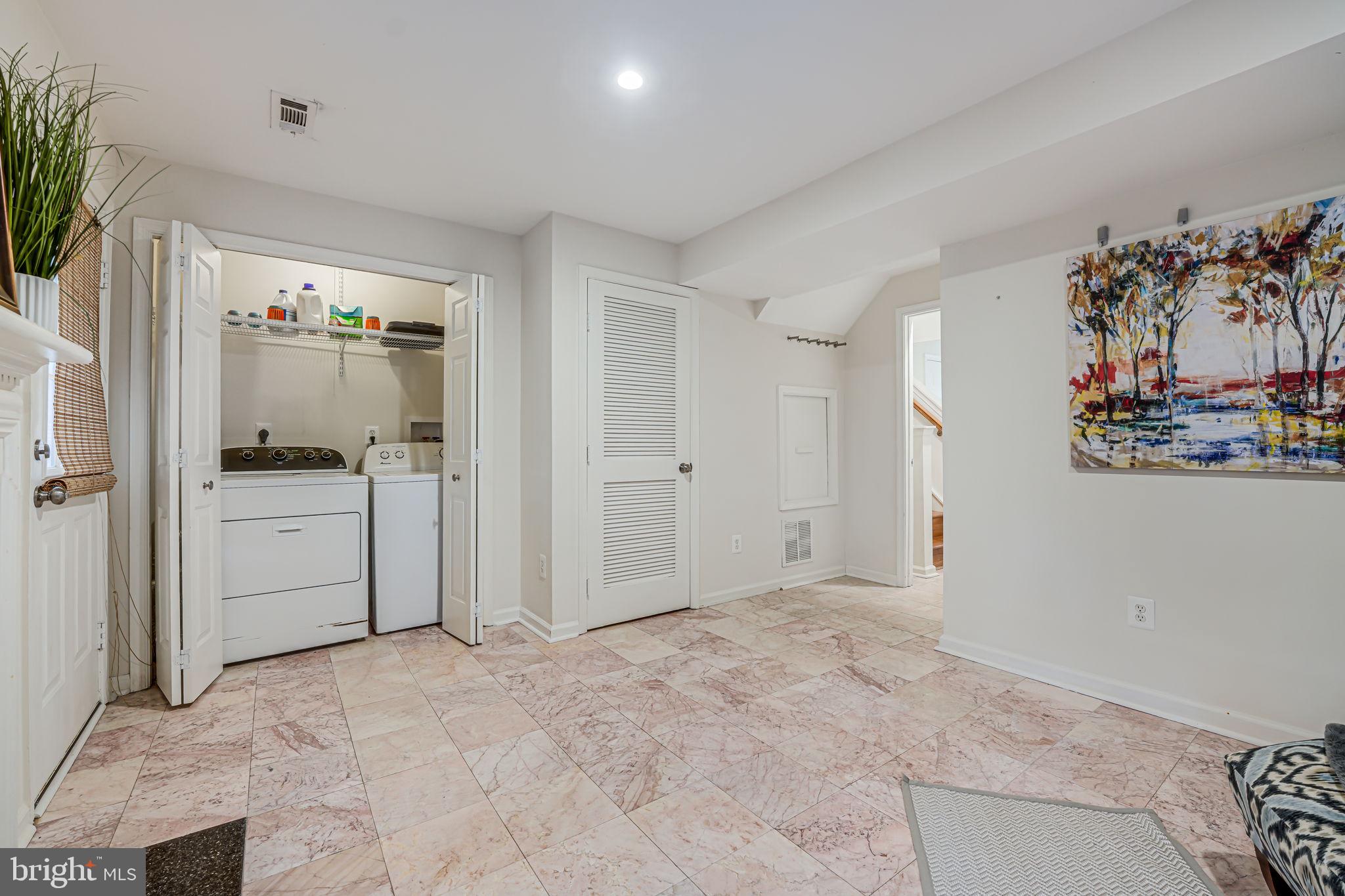 DUKE STREET SQUARE - Residential