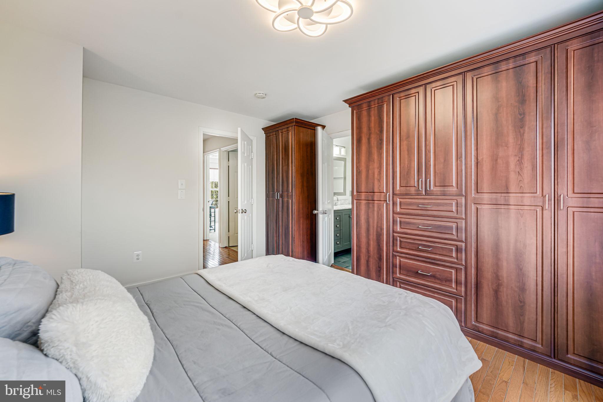 DUKE STREET SQUARE - Residential