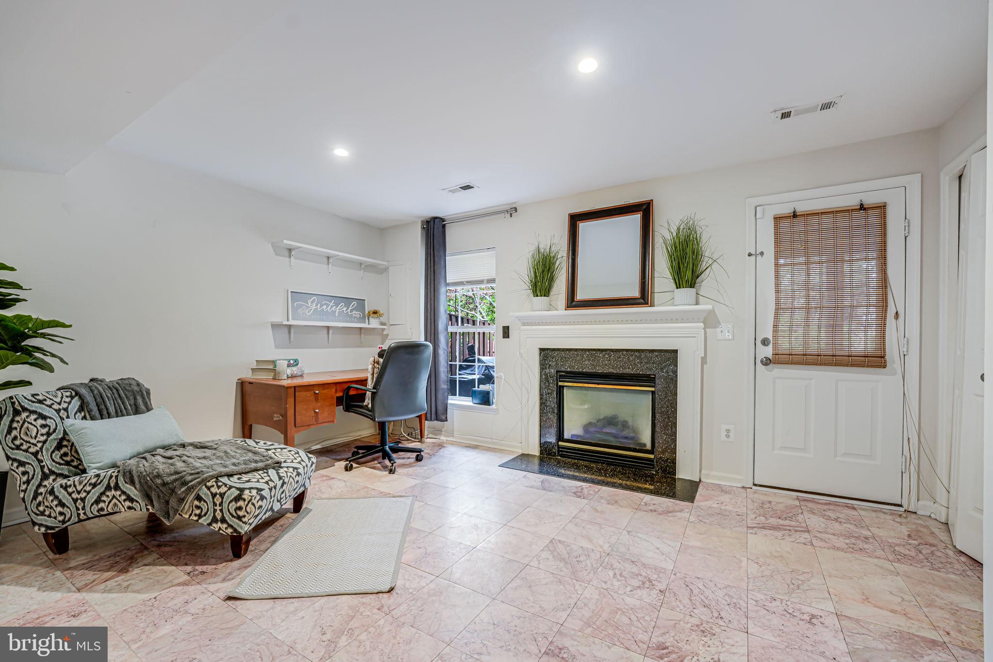 DUKE STREET SQUARE - Residential