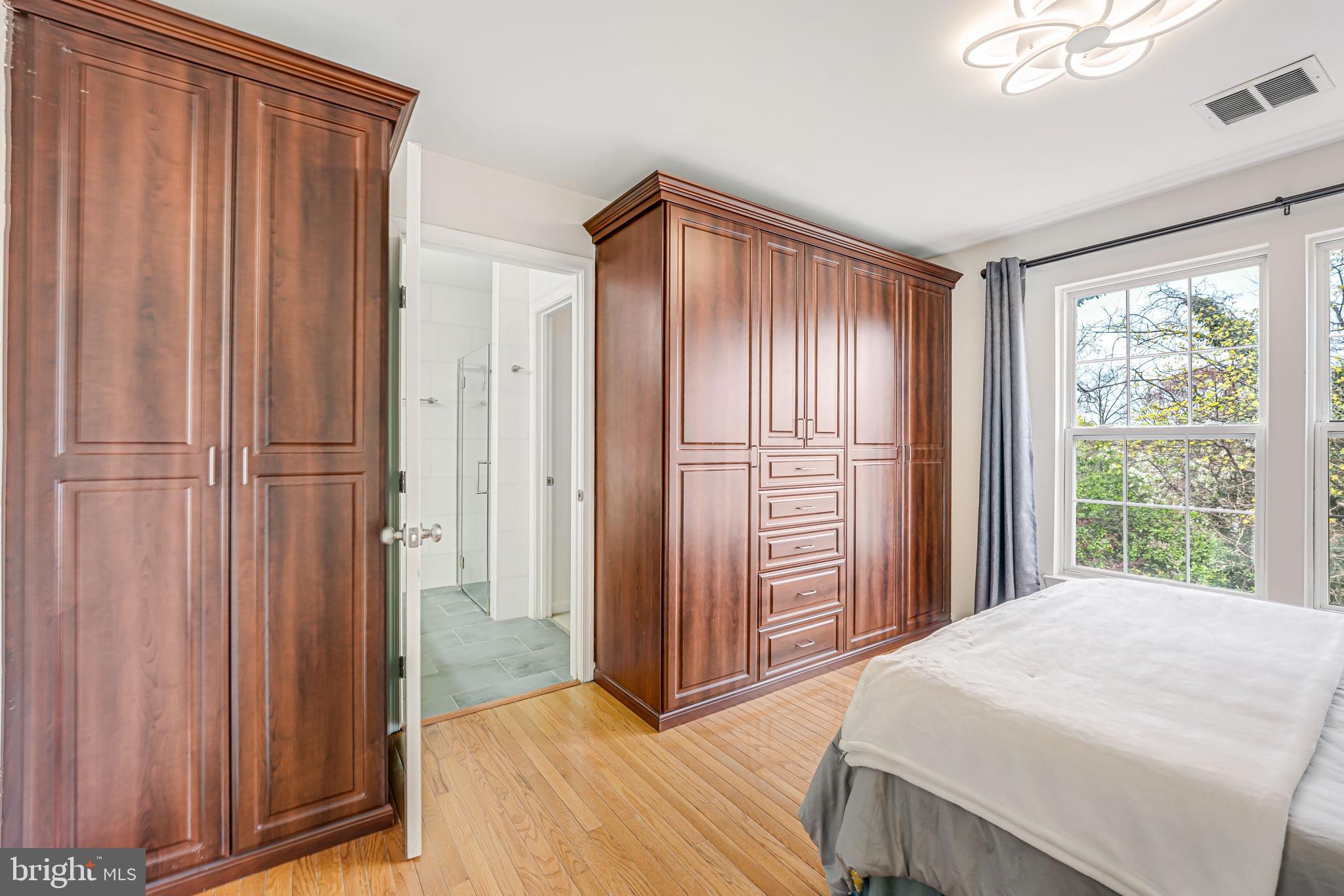 DUKE STREET SQUARE - Residential