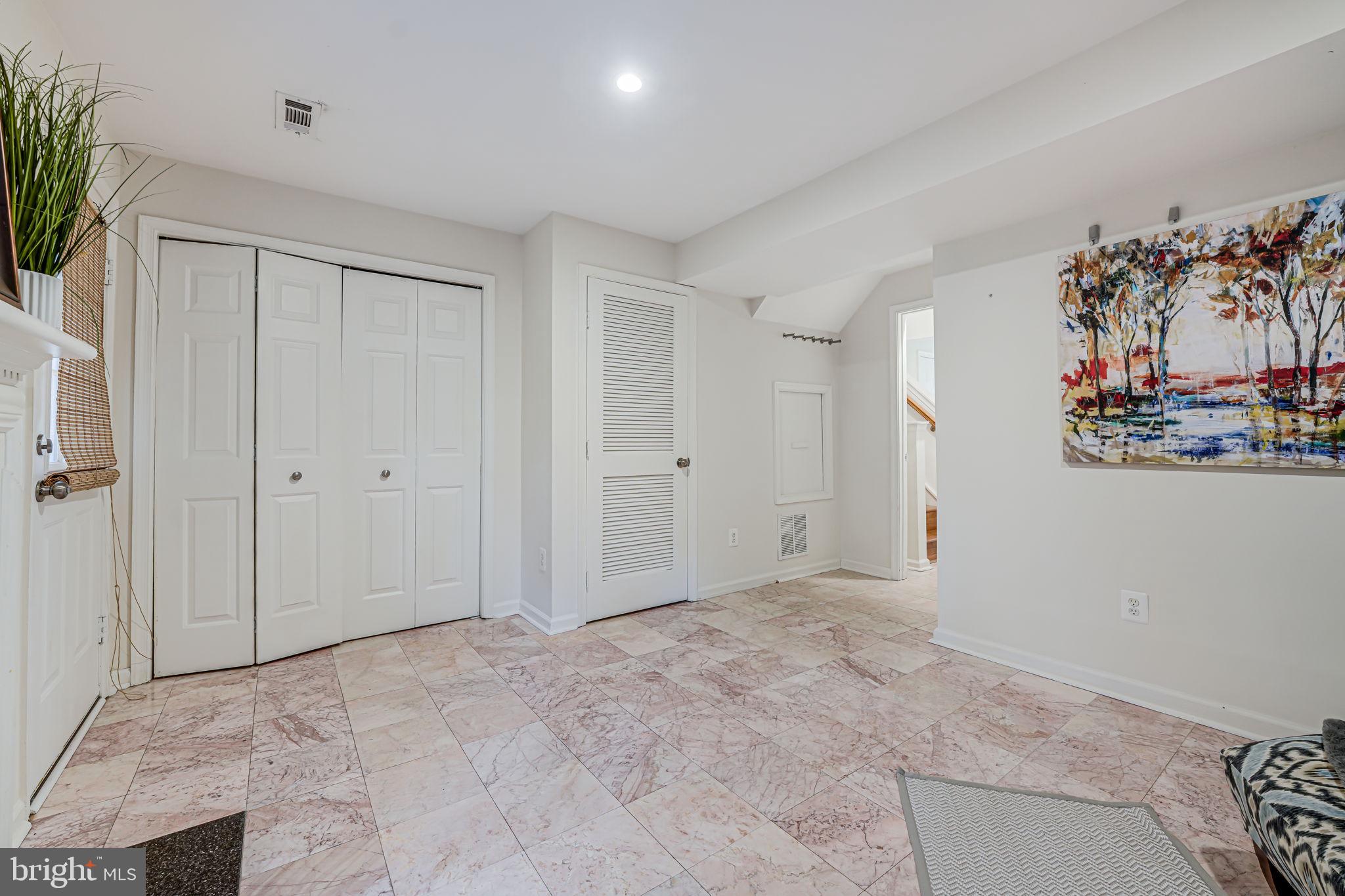 DUKE STREET SQUARE - Residential