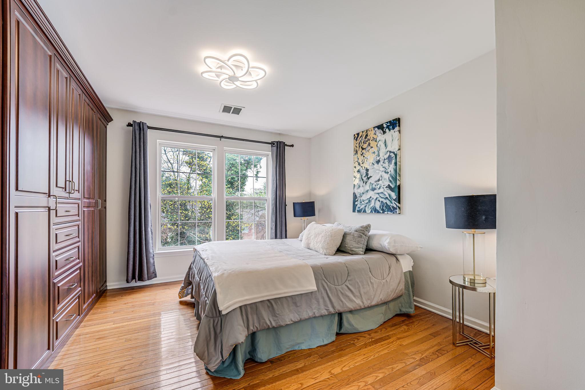 DUKE STREET SQUARE - Residential